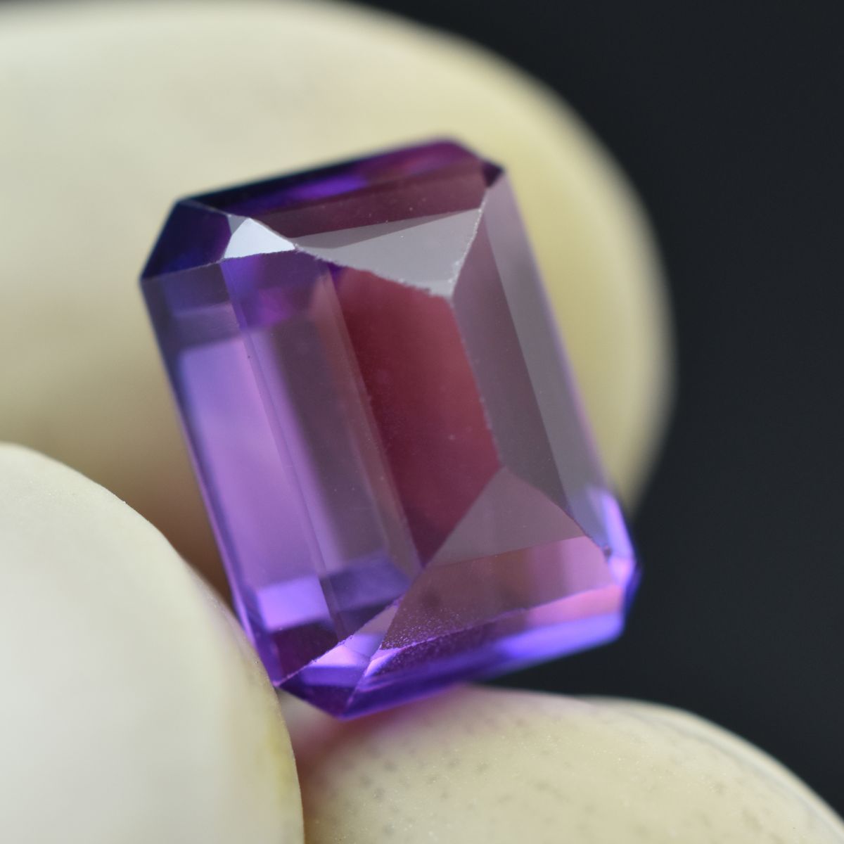 Natural Beautiful Purple Tanzanite 4.90 Ct Emerald Cut CERTIFIED Loose Gemstone