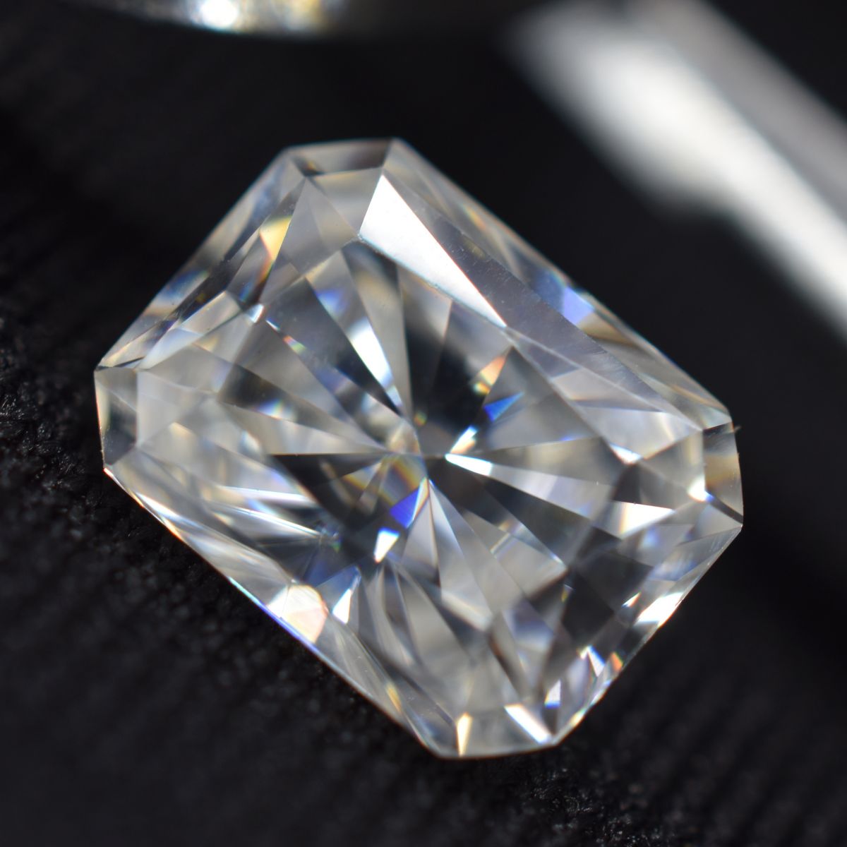 Moissanite 2.43 Carat VVS1 D Color Radiant Cut CERTIFIED Loose Gemstone 1 Pcs