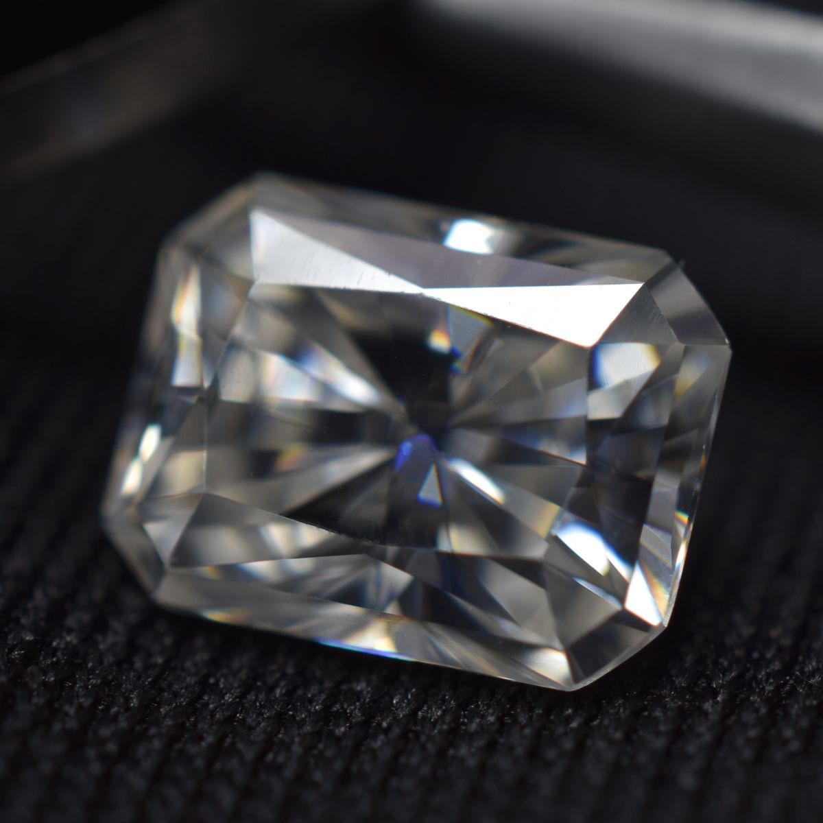Moissanite 2.43 Carat VVS1 D Color Radiant Cut CERTIFIED Loose Gemstone 1 Pcs