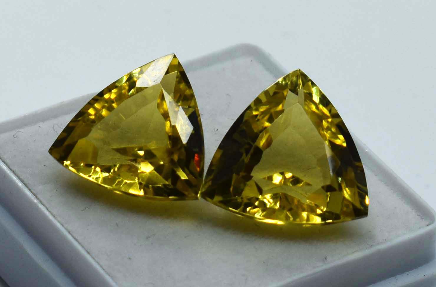 19.90 Carat Loose Gemstone Trillion Shape Natural Sapphire Yellow  CERTIFIED