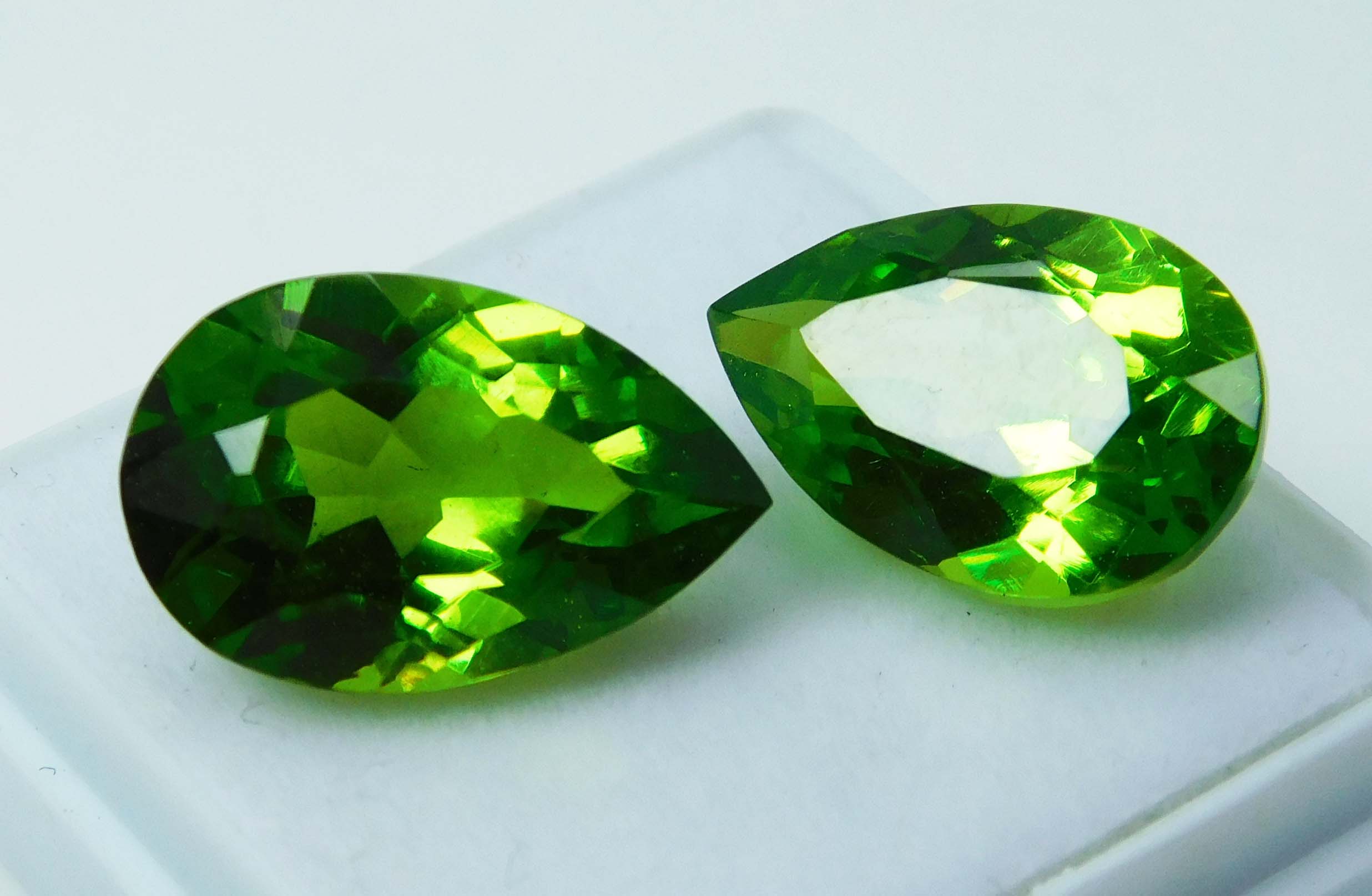 Natural Peridot Green Pear Shape 19 Ct Certifeid Loose Gemstones Pair