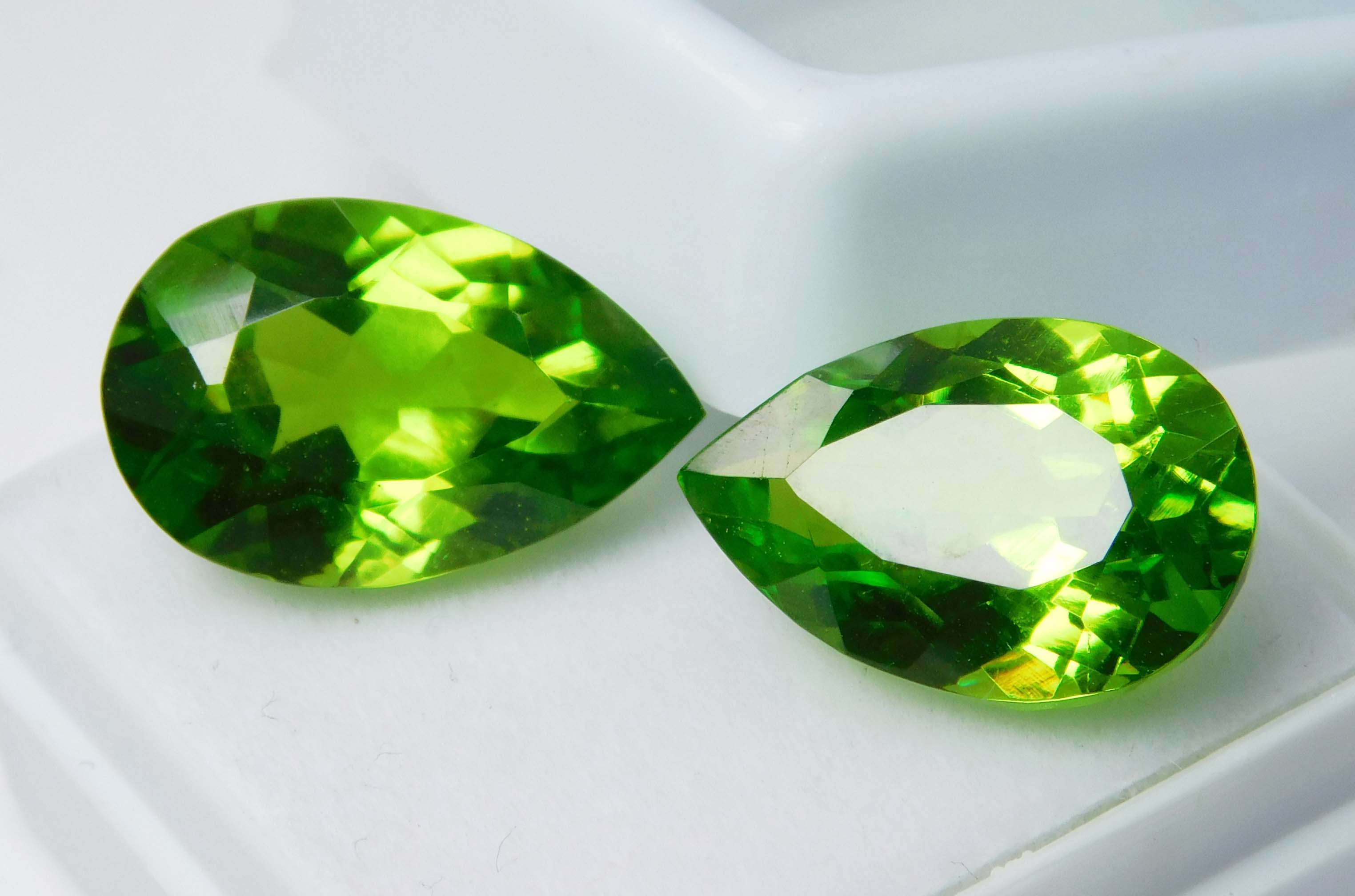 Natural Peridot Green Pear Shape 19 Ct Certifeid Loose Gemstones Pair