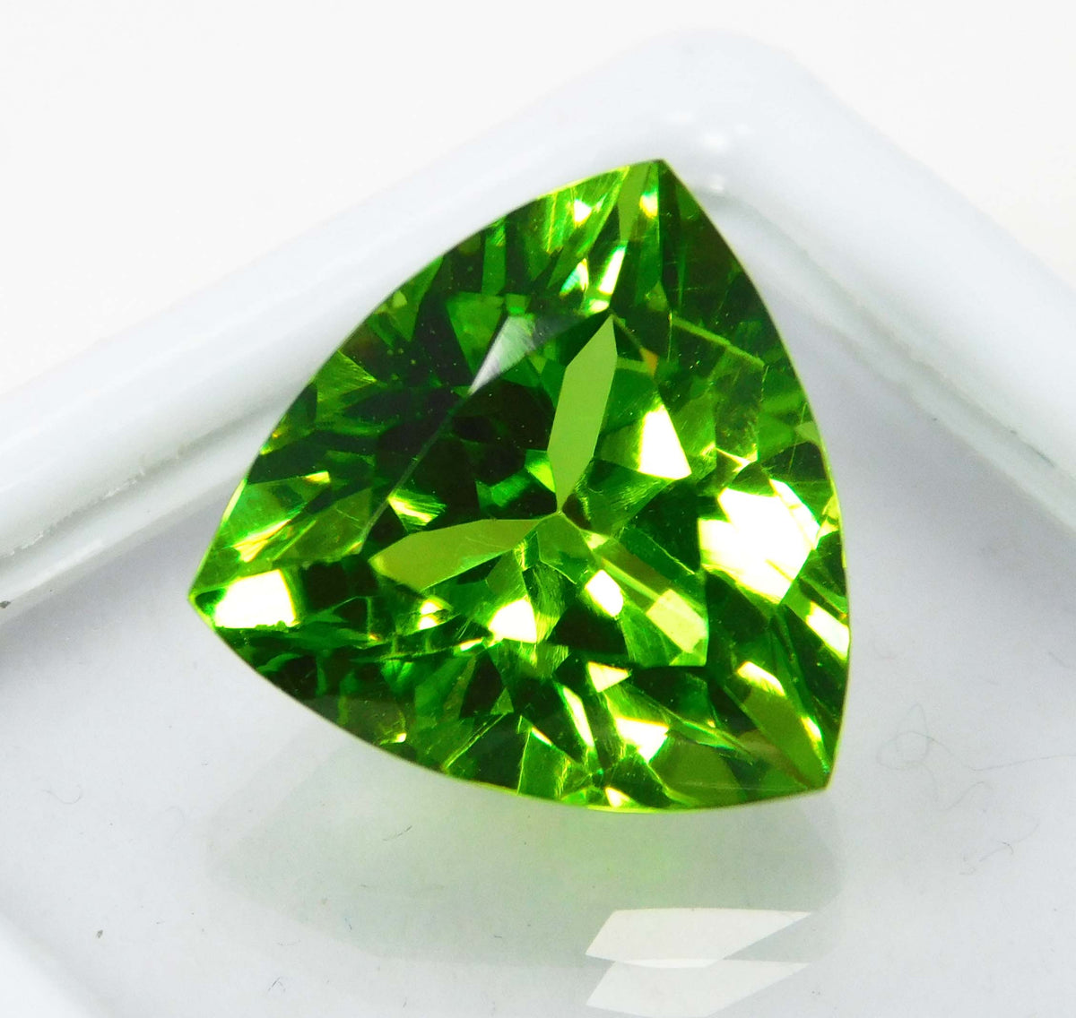 9.90 Ct Trillion Cut Natural CERTIFIED Peridot Green Loose Gemstone