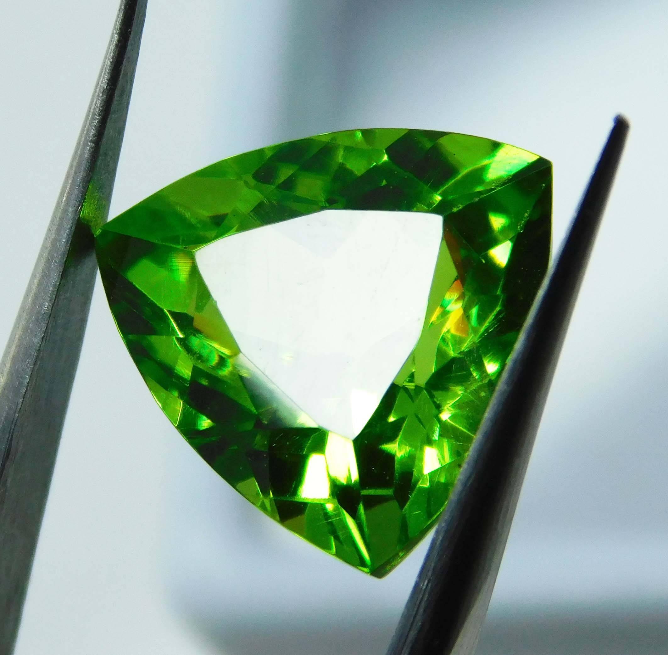 9.90 Ct Trillion Cut Natural CERTIFIED Peridot Green Loose Gemstone