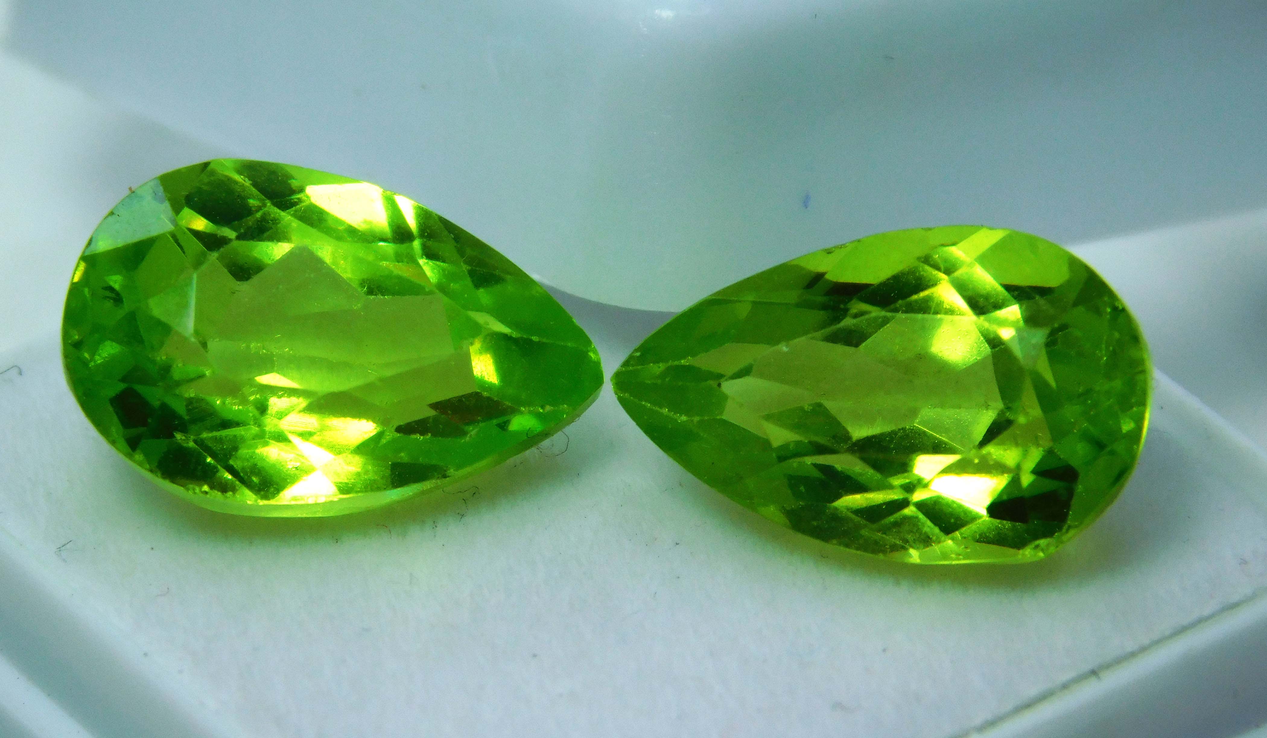 Green Peridot 14.80 Ct Pear Cut Natural CERTIFIED Loose Gemstones Pair