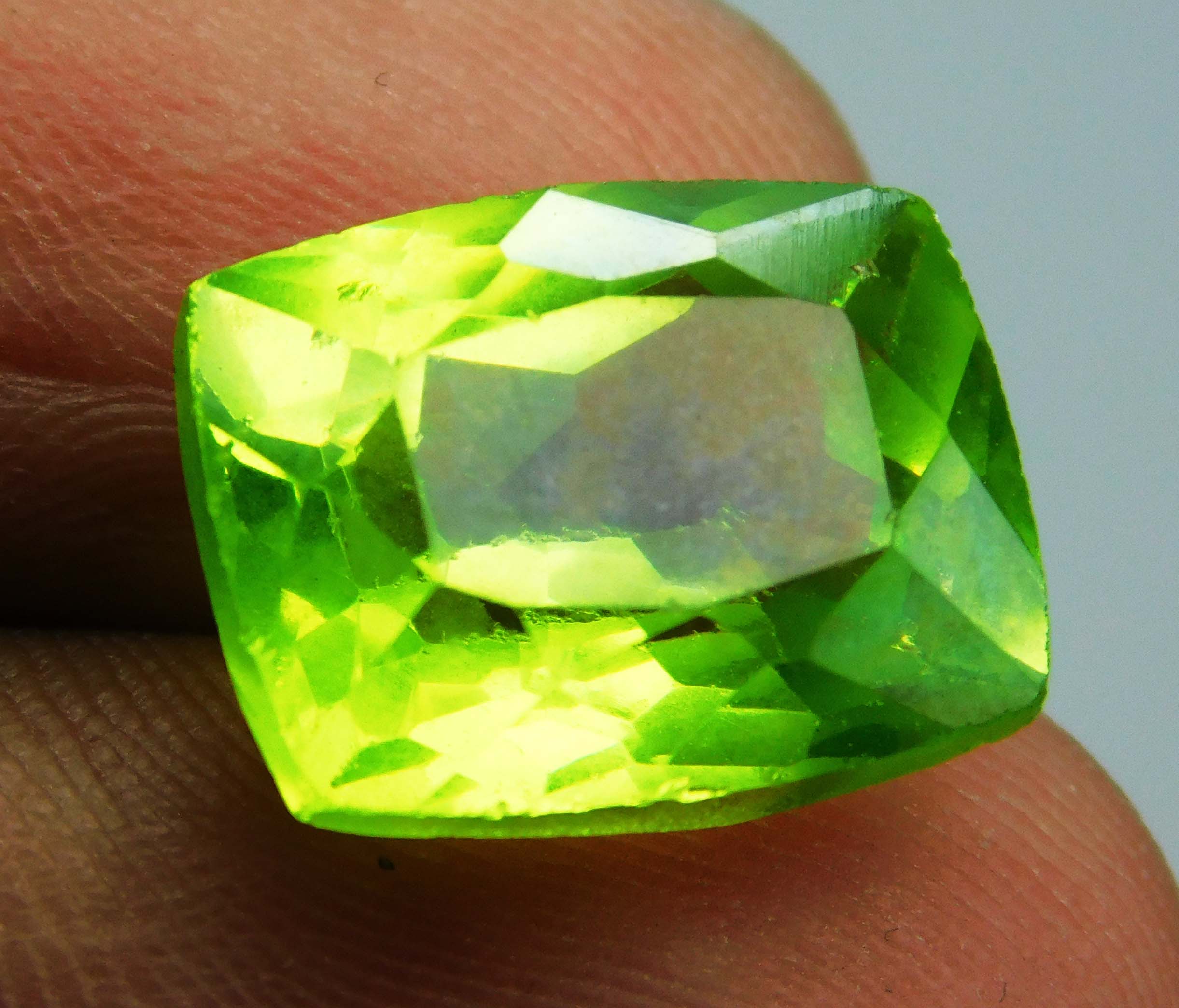 Green Peridot Cushion Cut 10.26 Ct Natural CERTIFIED Loose Gemstone For Jewelry