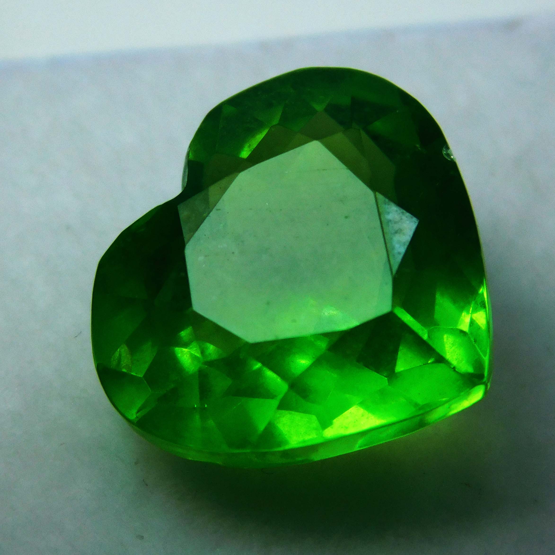 Peridot Green 9.70 Carat Natural Heart Shape Loose Gemstone CERTIFIED