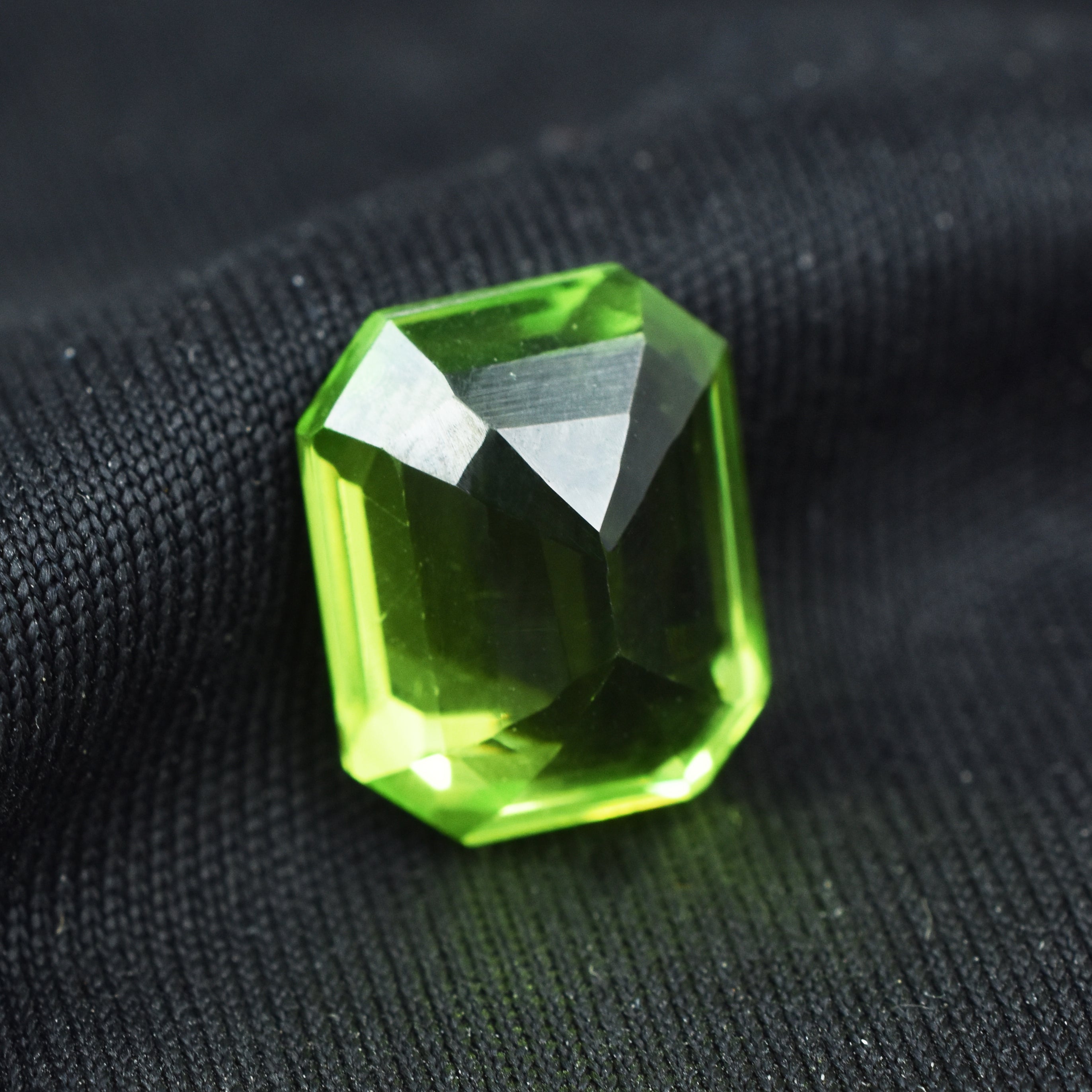 NATURAL 9.75 Ct Stunning Green PERIDOT Emerald Cut BEST Loose Gemstone CERTIFIED