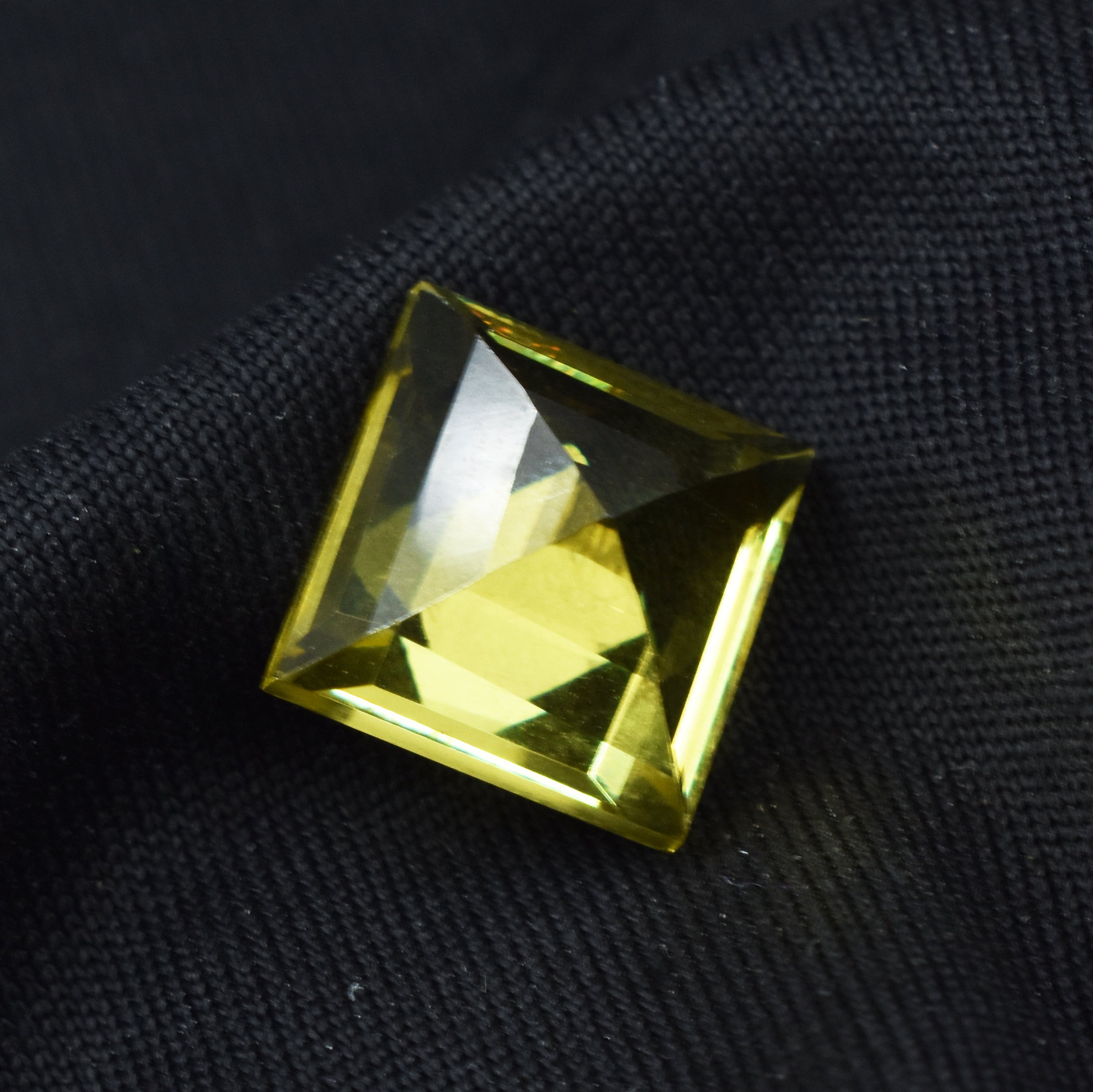 Natural 9.75 Ct Square Shape Brilliant Yellow Sapphire Loose CERTIFIED Gemstone