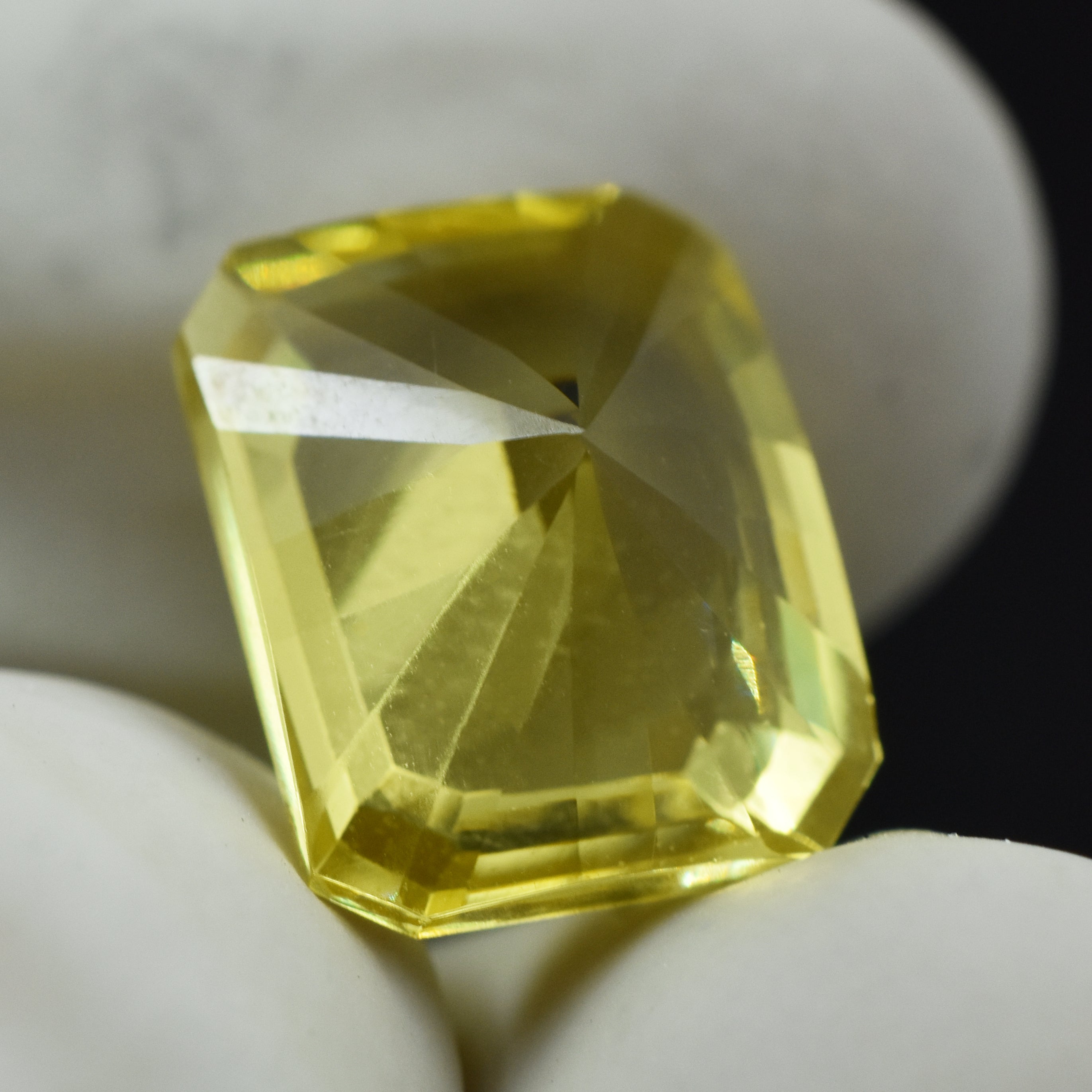 Natural Emerald Shape 9.60 Ct Yellow Sapphire Gem Loose Gemstone CERTIFIED