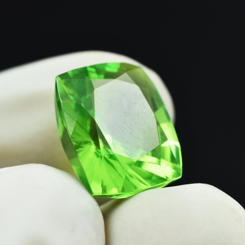 11.40 Ct Cushion Cut Green Peridot Gemstone - natural inclusions detail