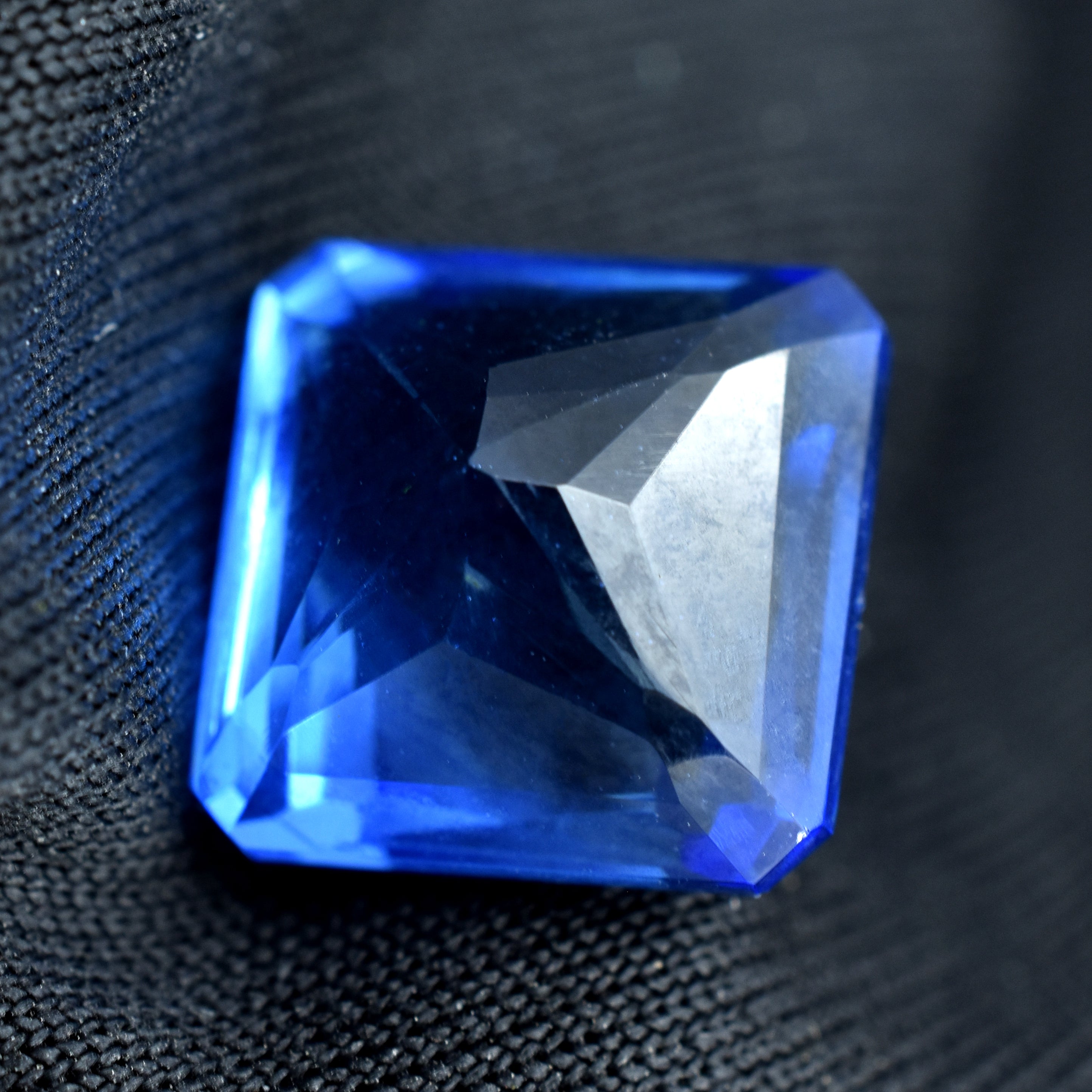 Natural 10.65 Carat Square Shape Natural Blue Sapphire Certified Natural Loose Gemstone Sapphire Gems For Your Strength