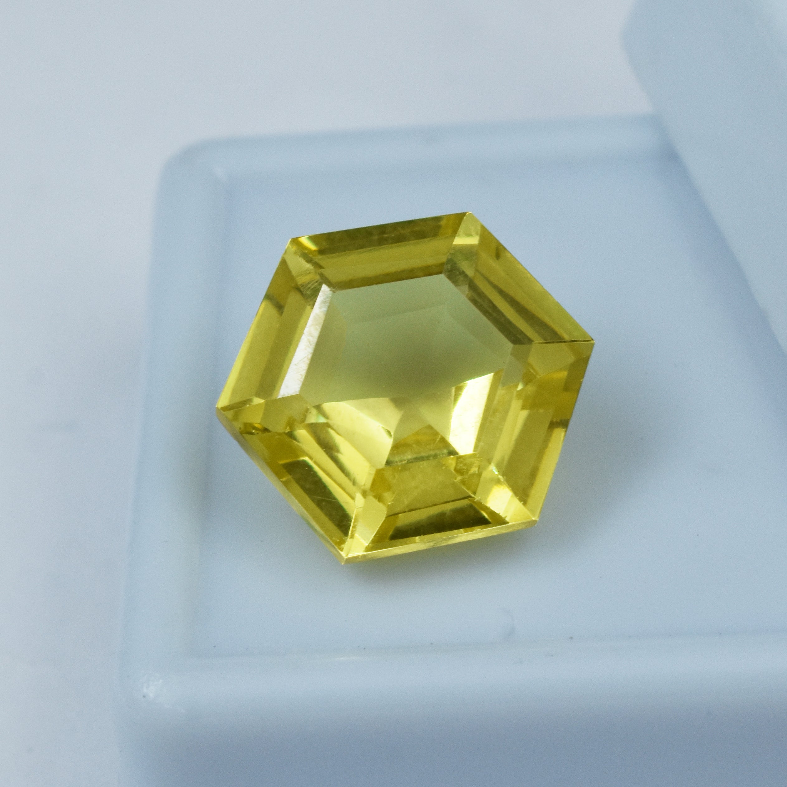 Natural Yellow Sapphire Octagon Shape 9.56 Carat CERTIFIED Extremely Rare Loose Gemstone For Pendent Making Loose Gemstone On Sale