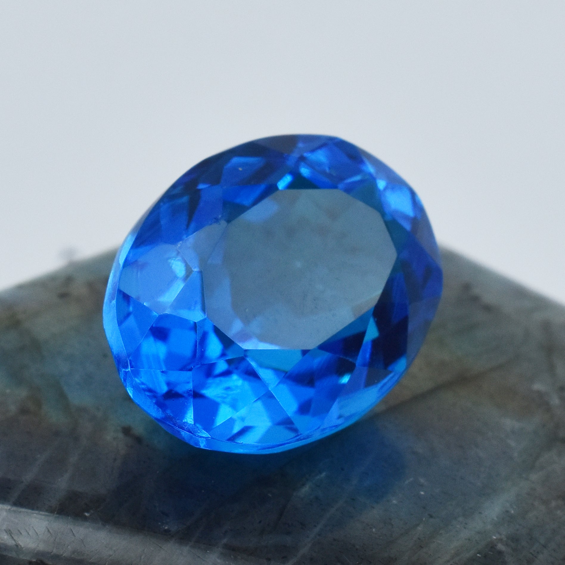 Blue Color Tanzanite Oval Cut 18.95 Carat Natural Certified Loose Tanzanite Blue Gemstone