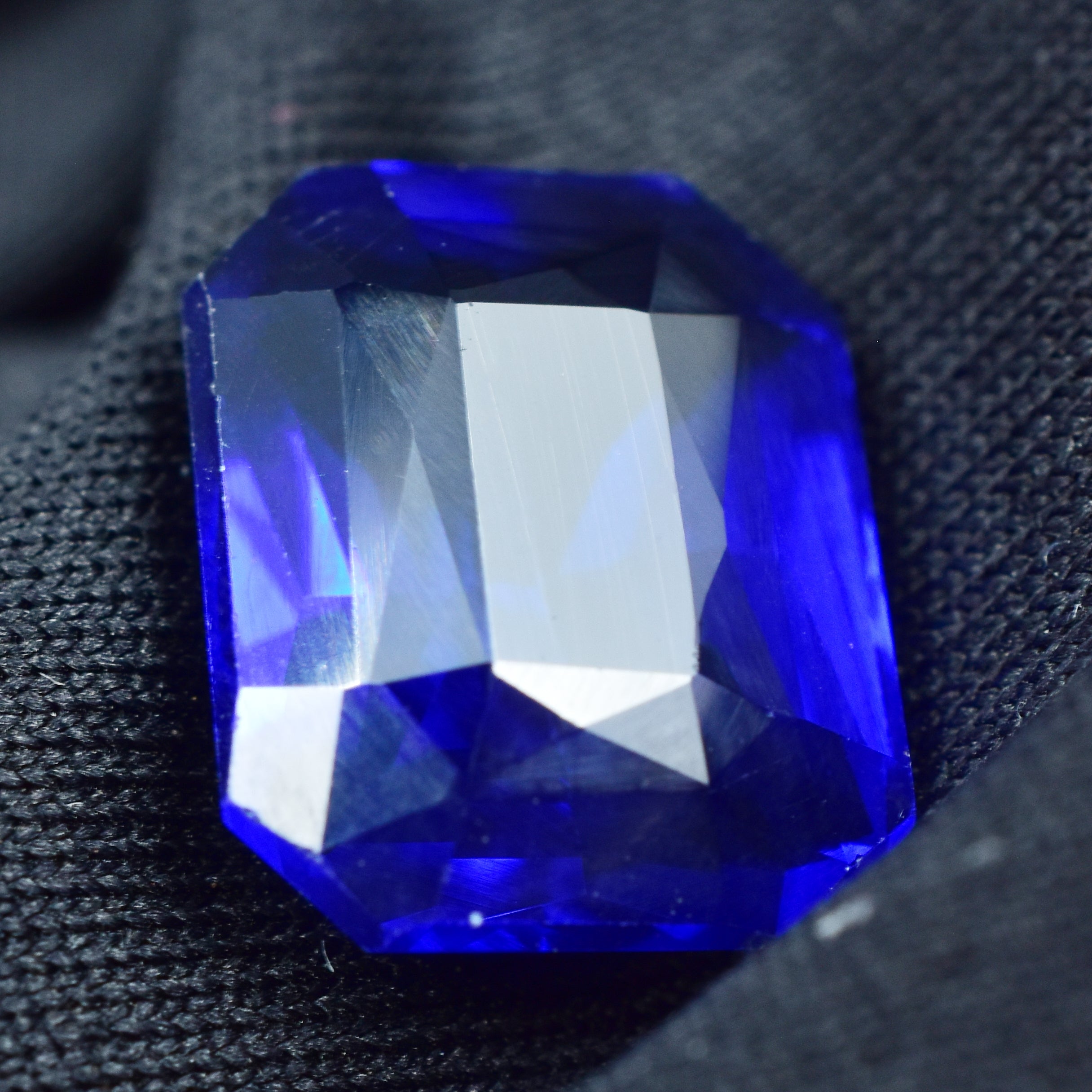 Beautiful Blue Color Emerald Cut Tanzanite 9.50 Carat Natural Blue Tanzanite Certified Loose Gemstone