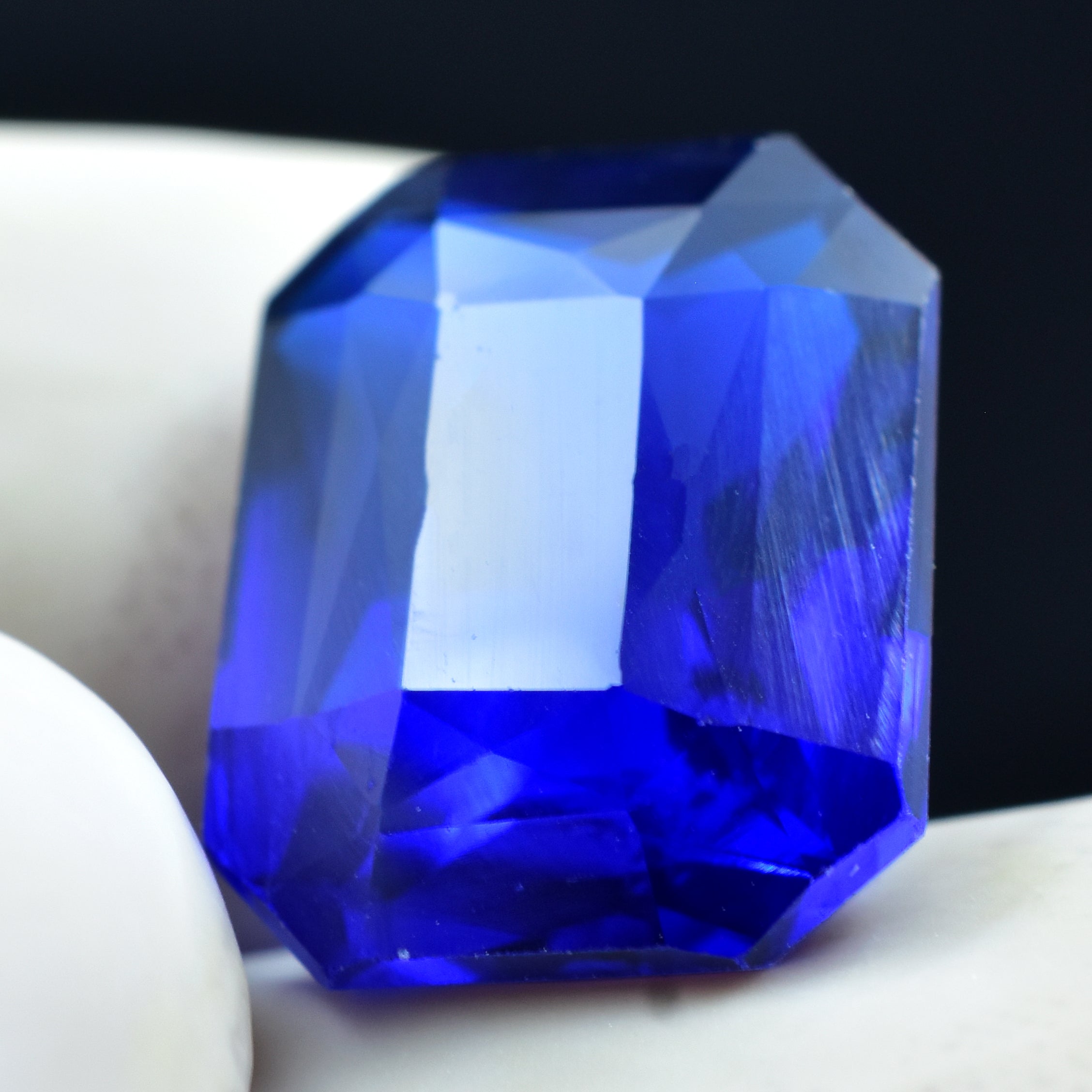 Beautiful Blue Color Emerald Cut Tanzanite 9.50 Carat Natural Blue Tanzanite Certified Loose Gemstone