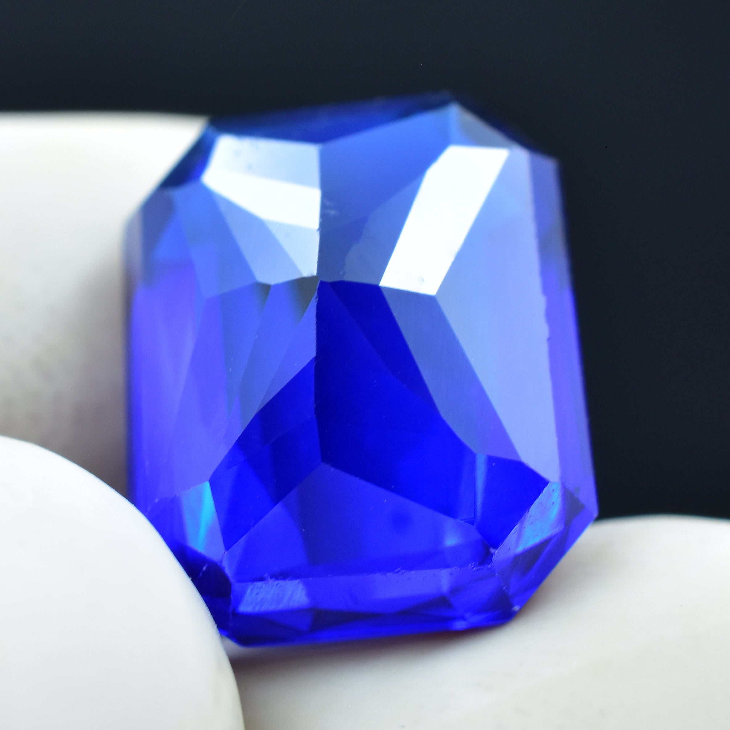 Beautiful Blue Color Emerald Cut Tanzanite 9.50 Carat Natural Blue Tanzanite Certified Loose Gemstone