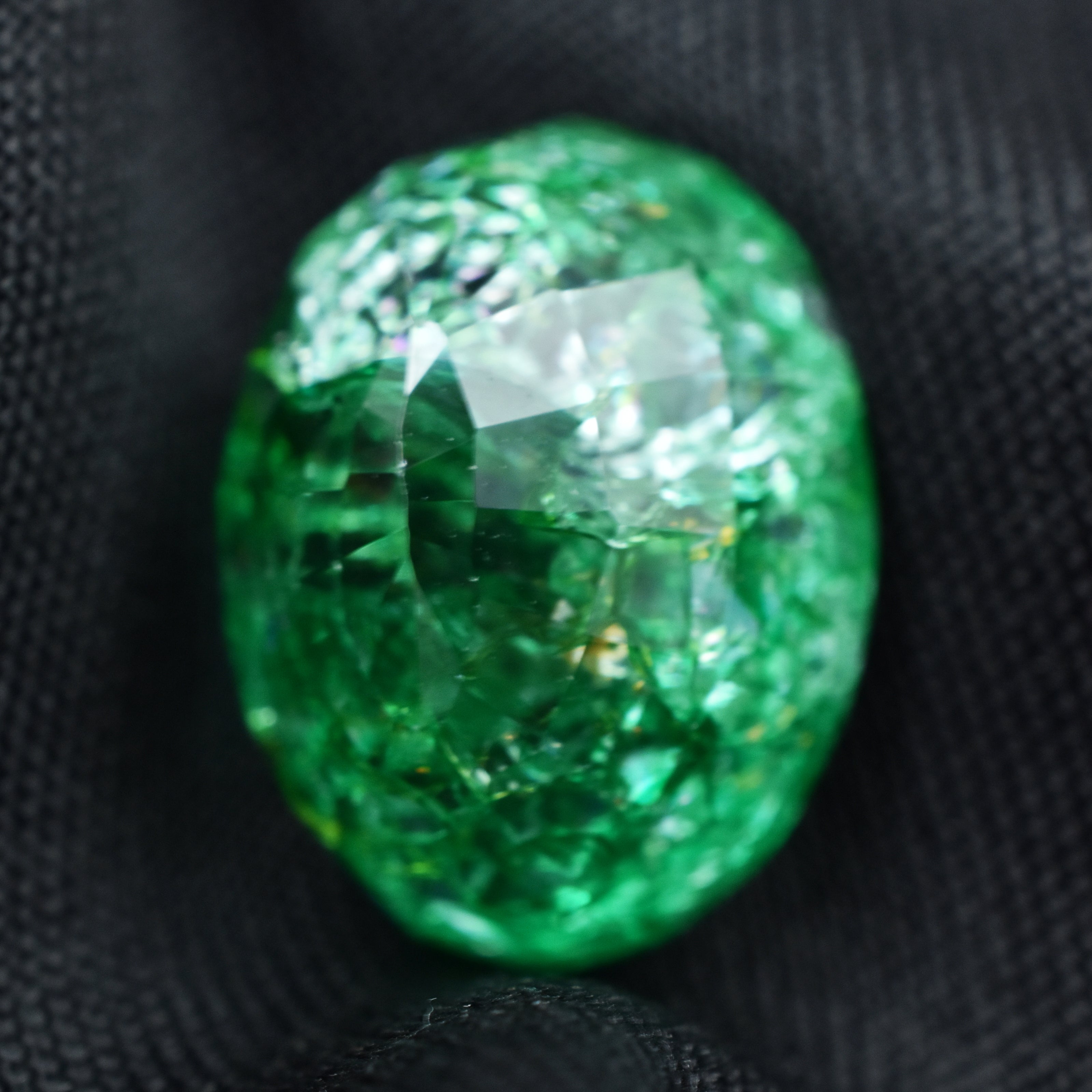 Oval Cut Natural Certified 10.00 Carat Green Emerald Loose Gemstone , Flawless Emerald Green , Colombian Emerald Green, Ring Size Emerald