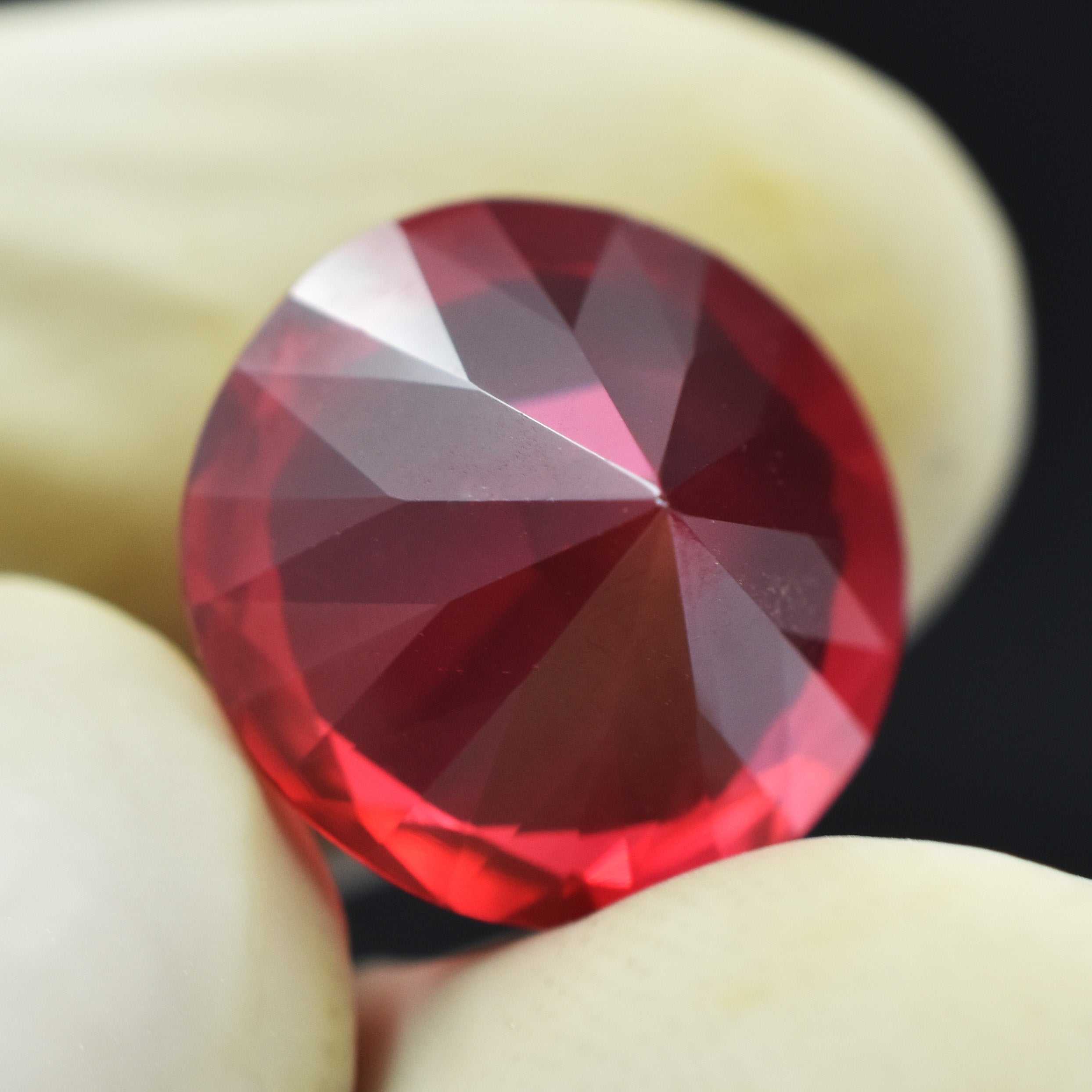 Stunning Certified Sapphire 11.65 Carat Round Shape Padparadscha Natural Sapphire Loose Gemstone Manage Ethical Sourcing