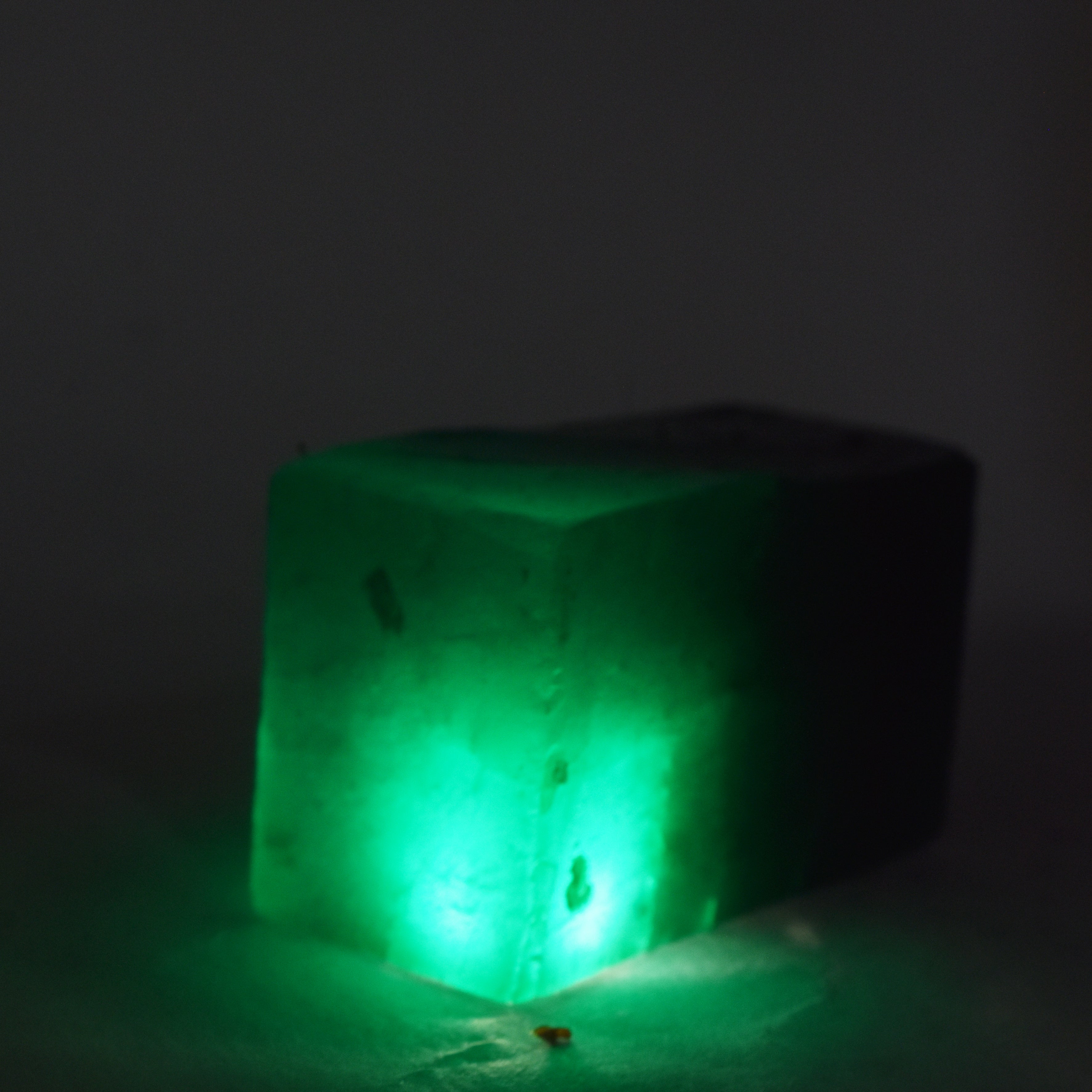 Emerald Raw 250 Ct Approx Natural Colombian Huge Certified Green Green Emerald Rough High-Quality For bring good luck, prosperity, and harmony to the wearer