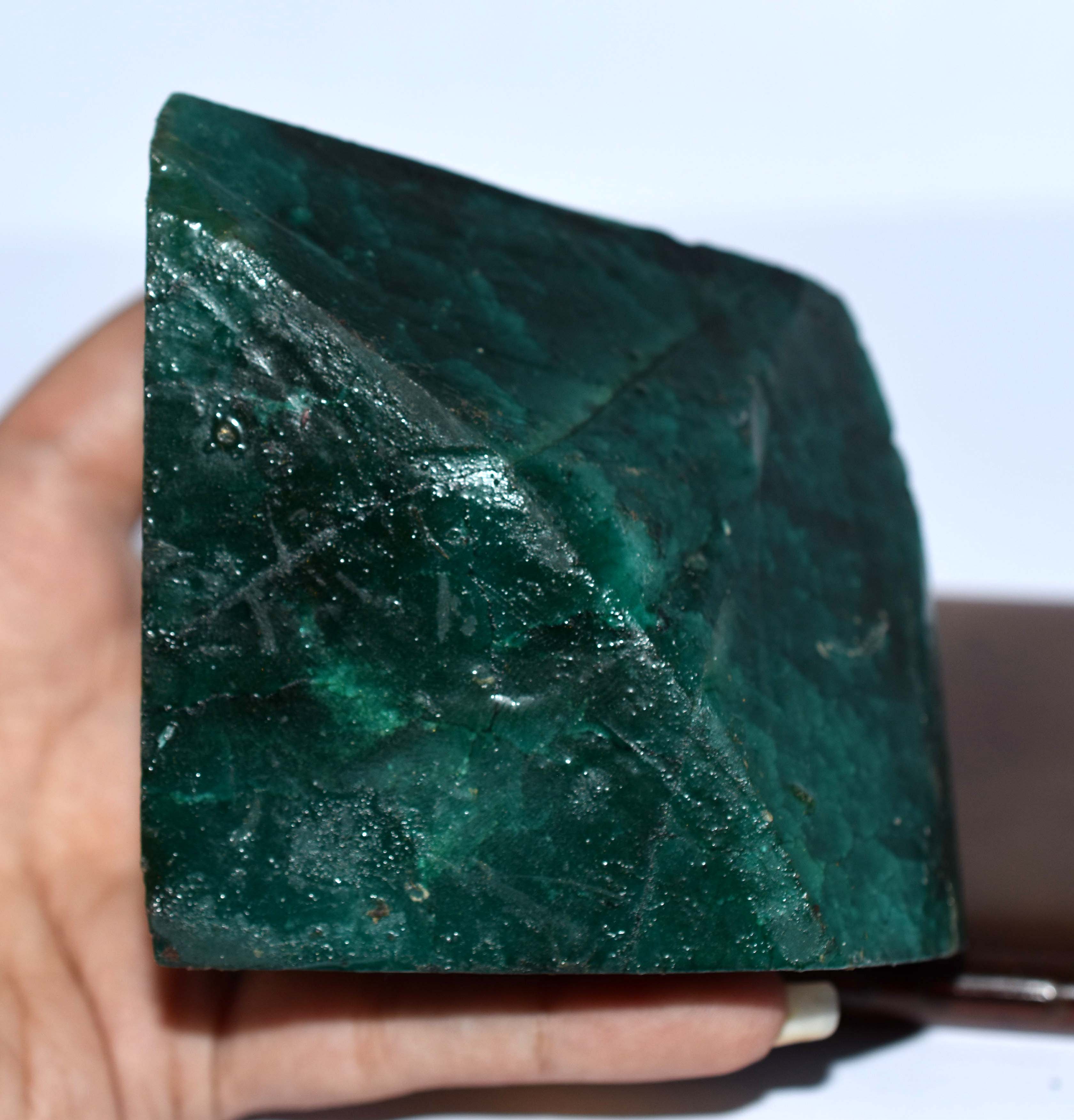 High-class Quality 3000 Carat Approx. Certified Natural Green Emerald Rough Uncut Healing Earth Mined Colombian Mines Rare Found Rock Gemstone