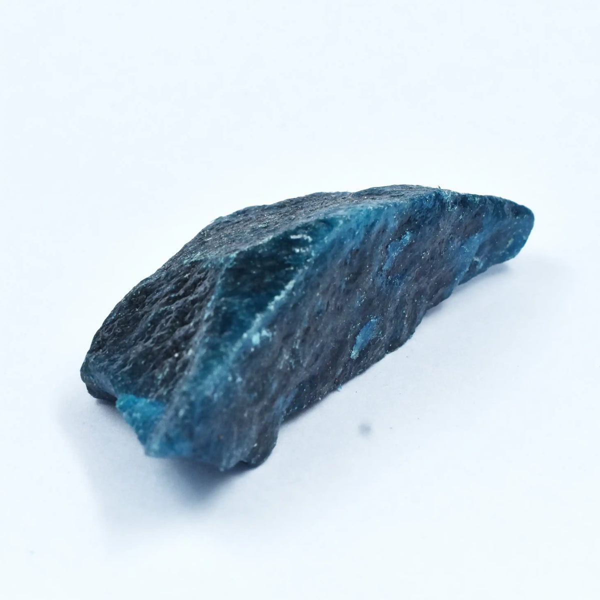 uncut aquamarine stone