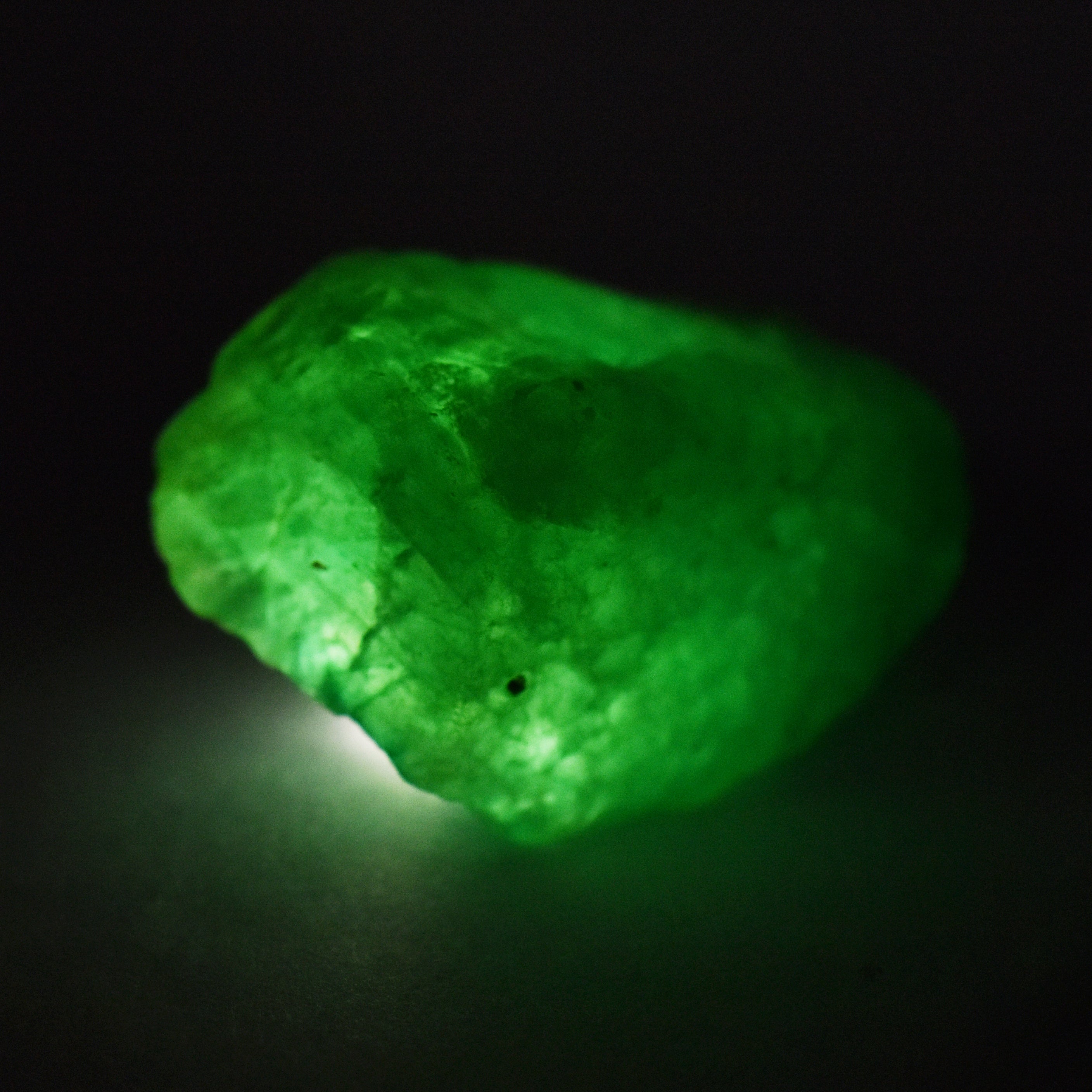 Natural Emerald Huge Rough 122.40 Ct Earth Mined Certified Green Loose Gemstone Rough Uncut Healing Earth Mined Colombian Mines Rare Found Rock Gemstone