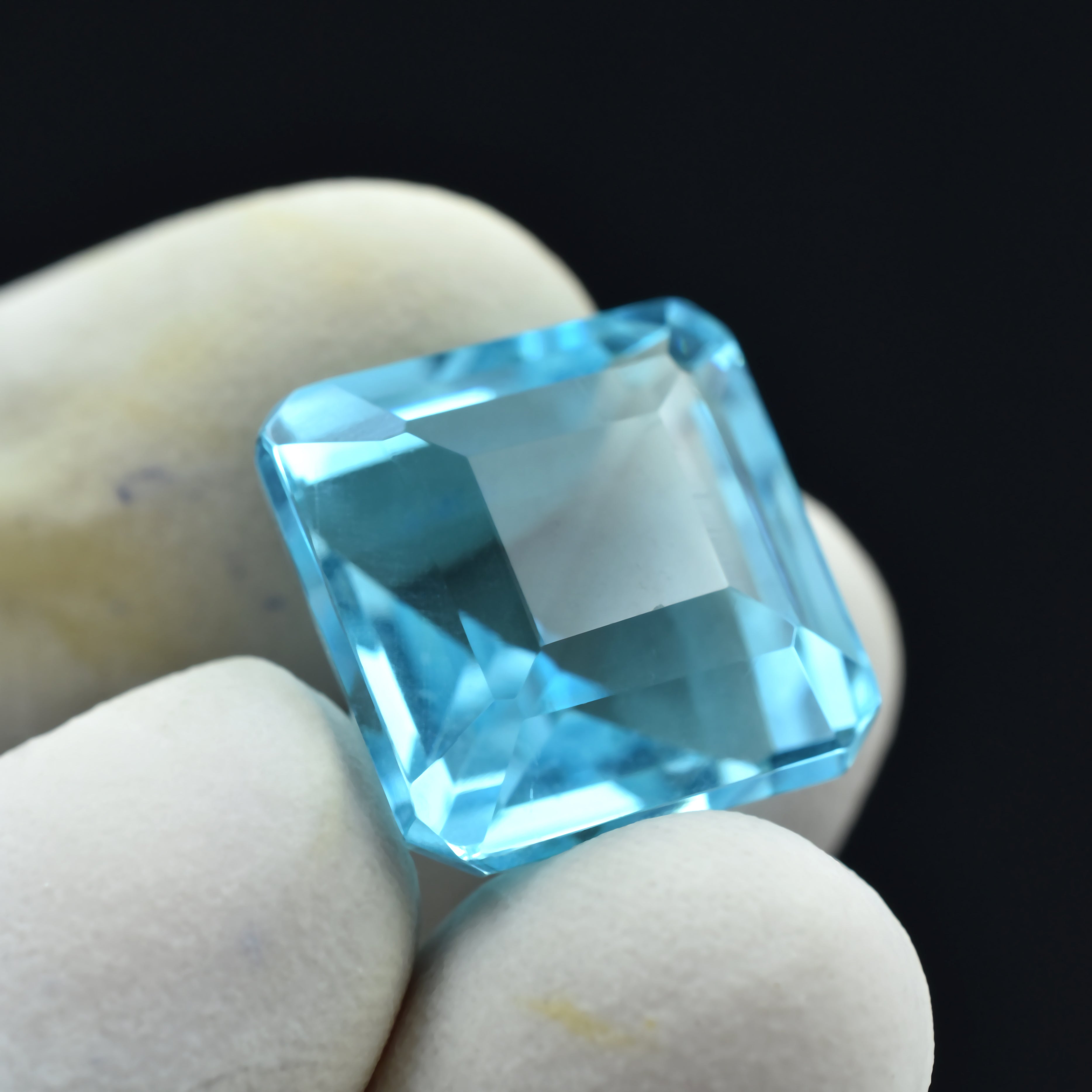 Improve - Communication and Expression & Physical Health Natural Aquamarine 12.85 Ct Square Shape Natural Certified | Bumper Offer | Free Delivery & Gift