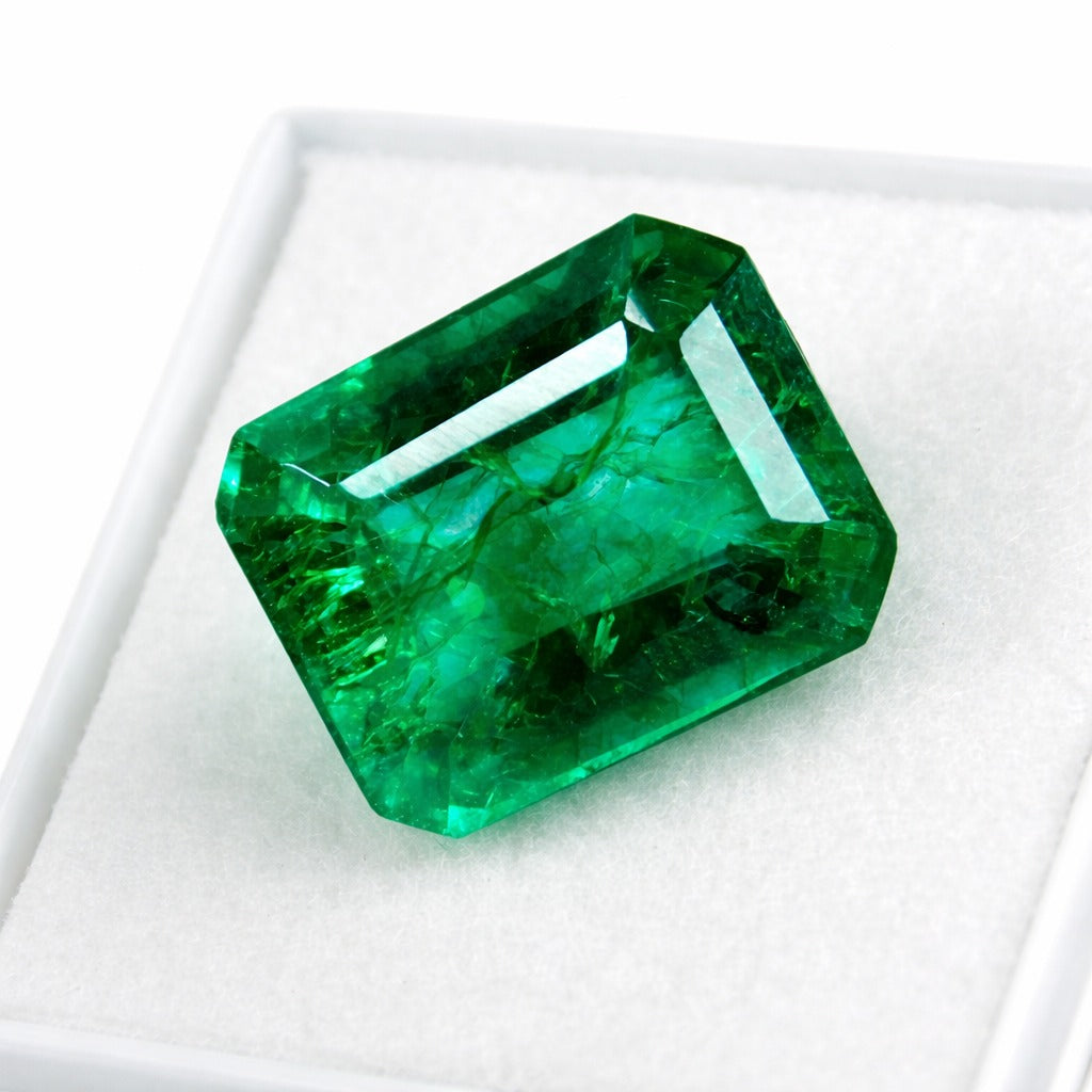 Certified 7.65 Ct Natural Emerald Untreated Loose gems, showing vibrant green color and excellent cut.