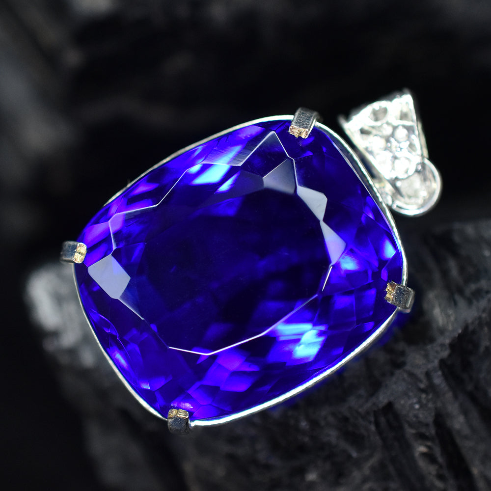 105.60 Ct Natural Brazilian Cushion Cut Tanzanite Pendant 925 Silver Gemstone