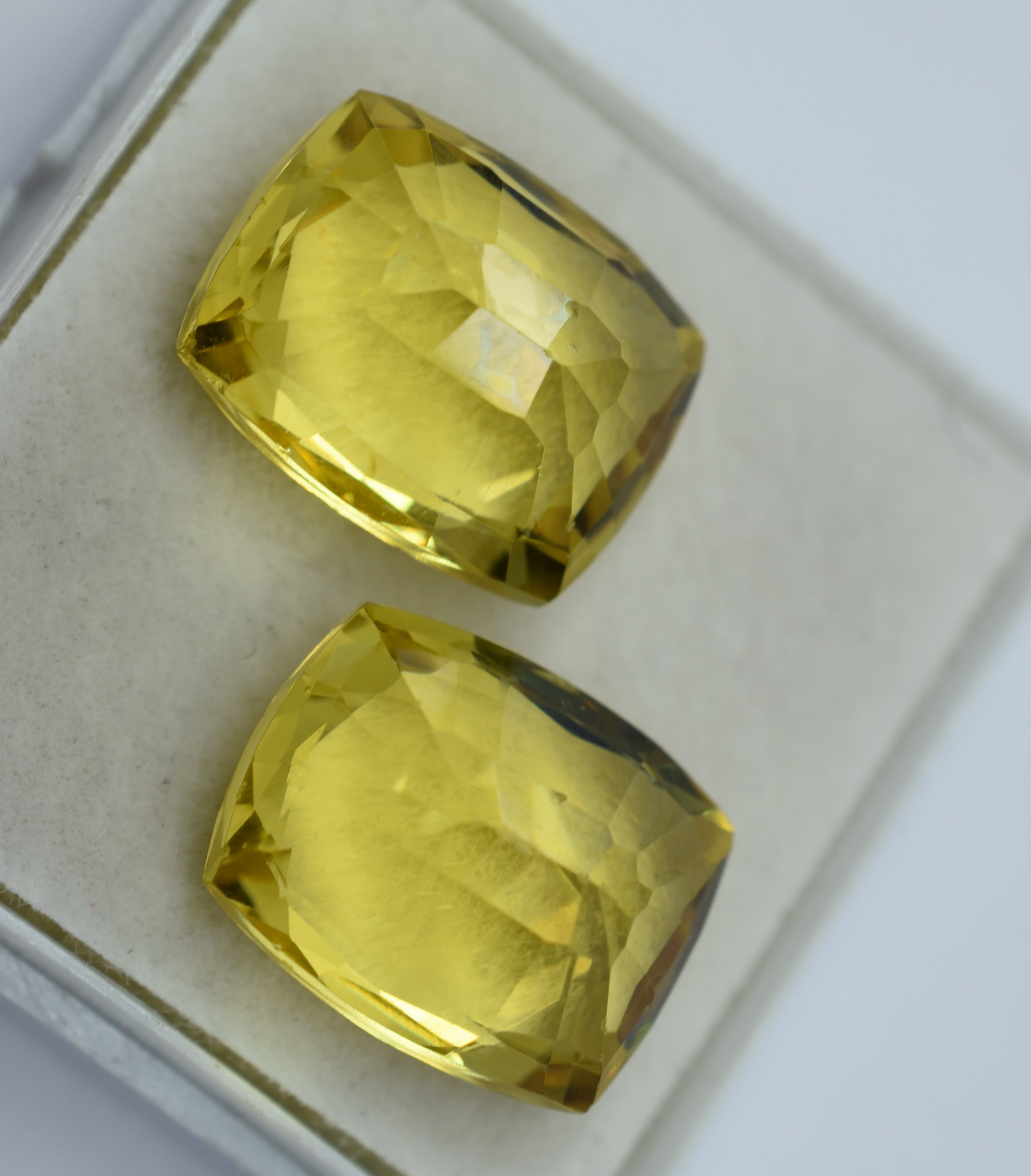 Lot Ceylon Sapphire Natural Yellow 35.68 Ct Cushion Cut CERTIFIED Loose Gemstone