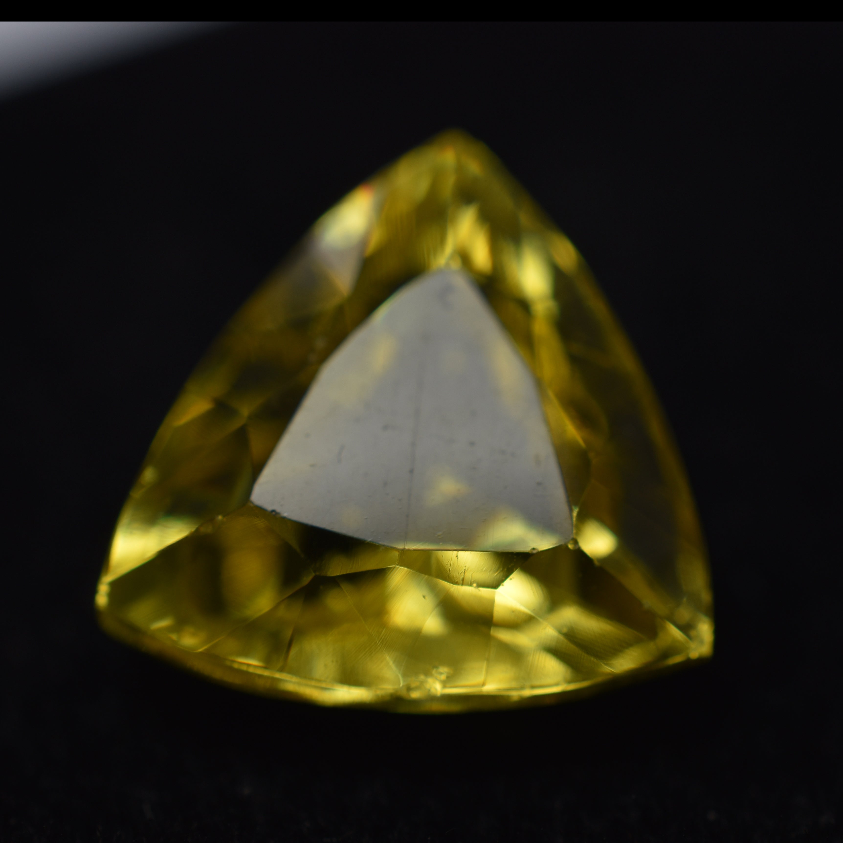 Sapphire Loose Gemstone Yellow  8.12 Carat Natural CERTIFIED Trillion Shape