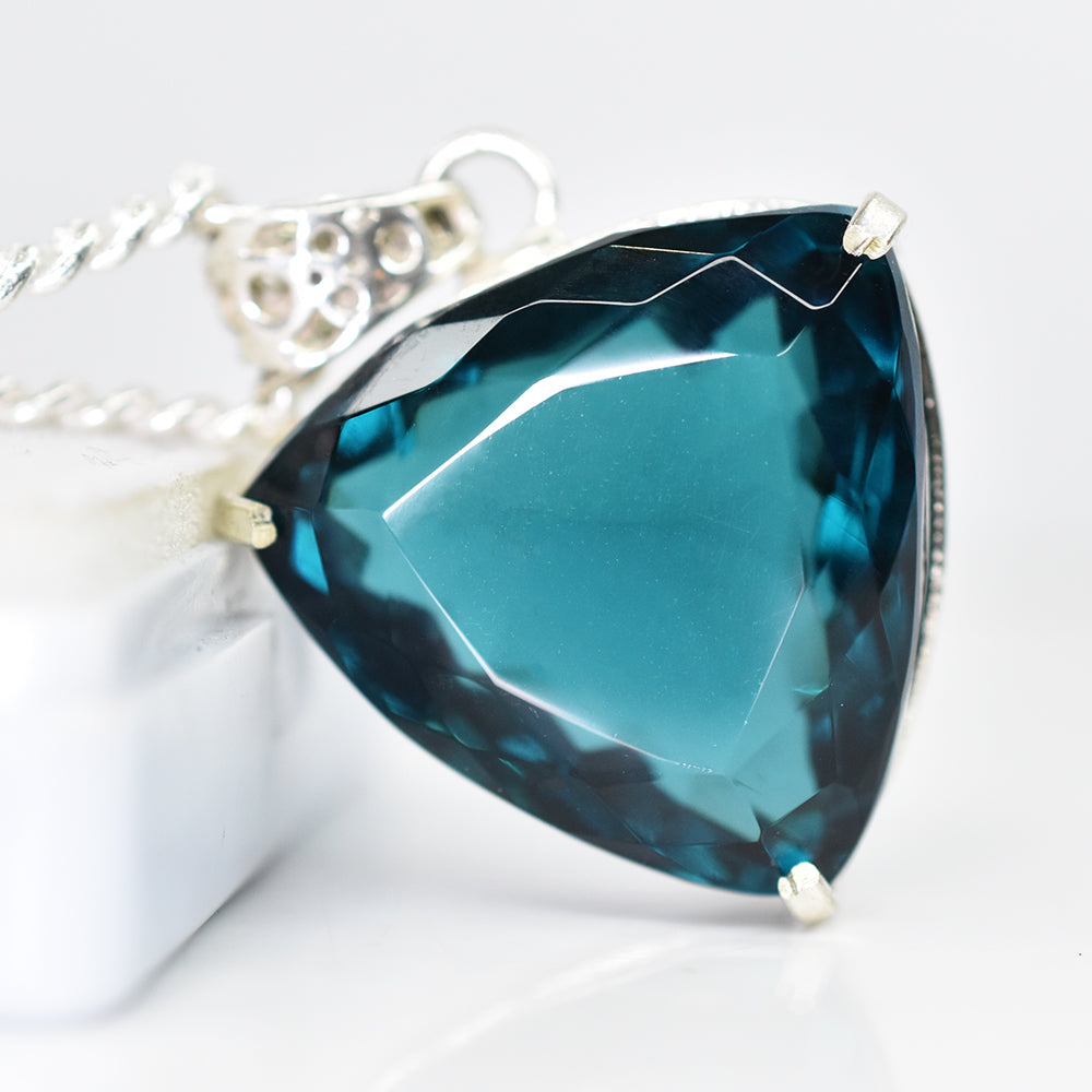 sapphire necklace pendant