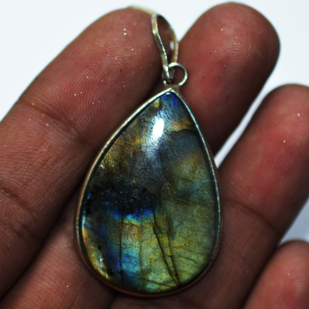 handmade labradorite pendant