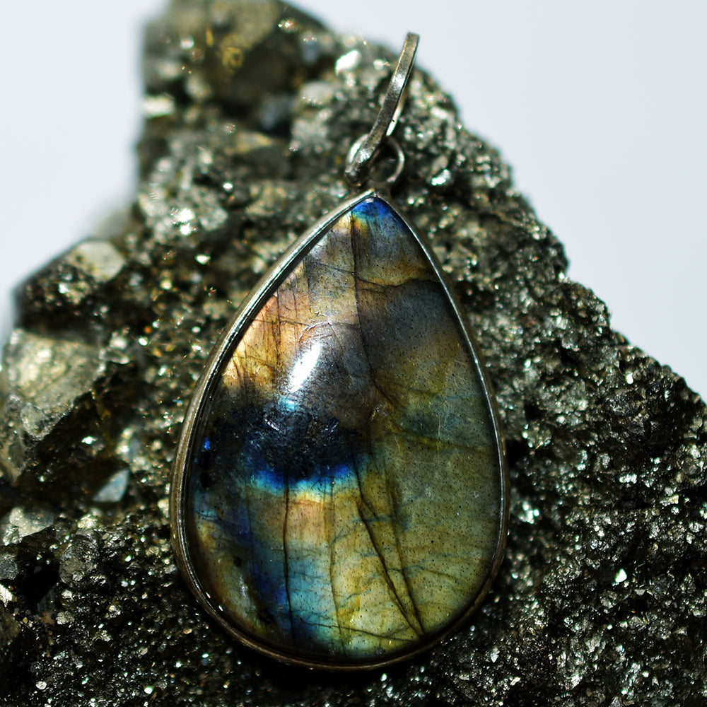 natural labradorite pendant