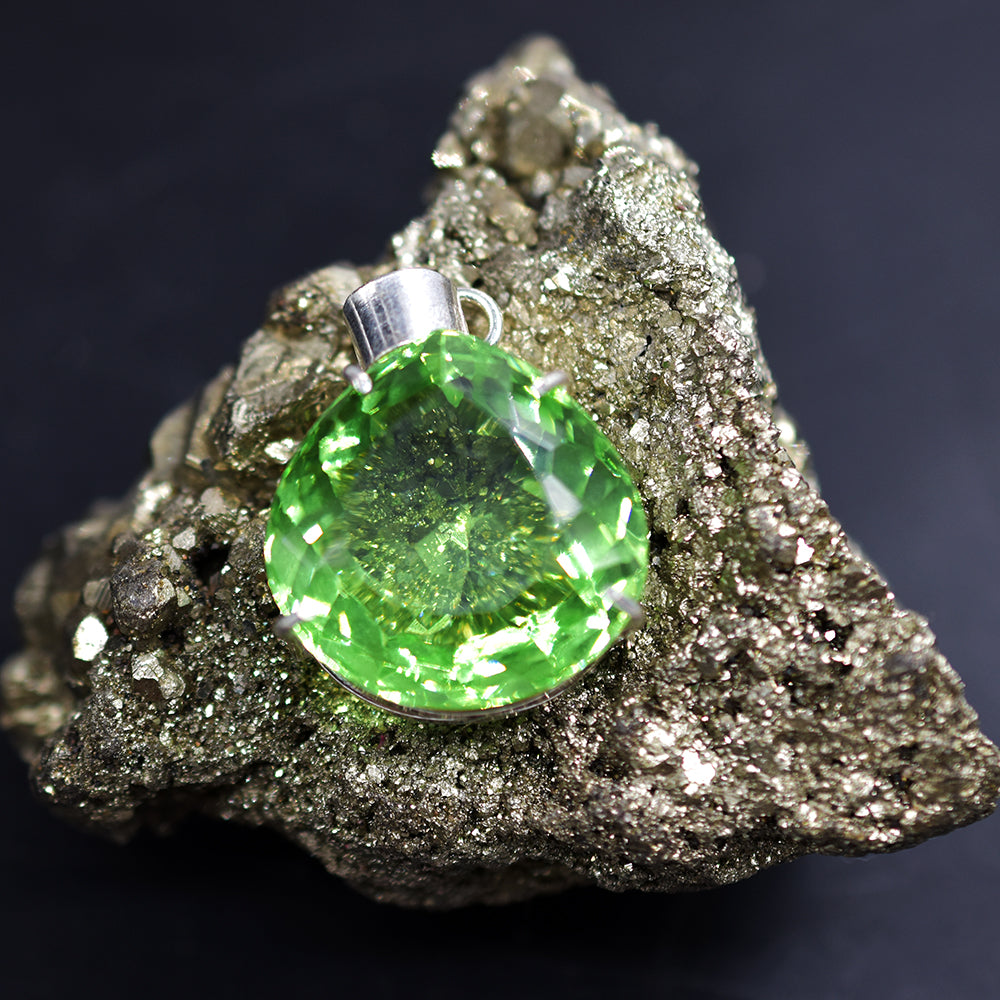 Gem-Verified Green Topaz 925 Sterling Silver Pendant 94.85 Ct Gems Lab Created