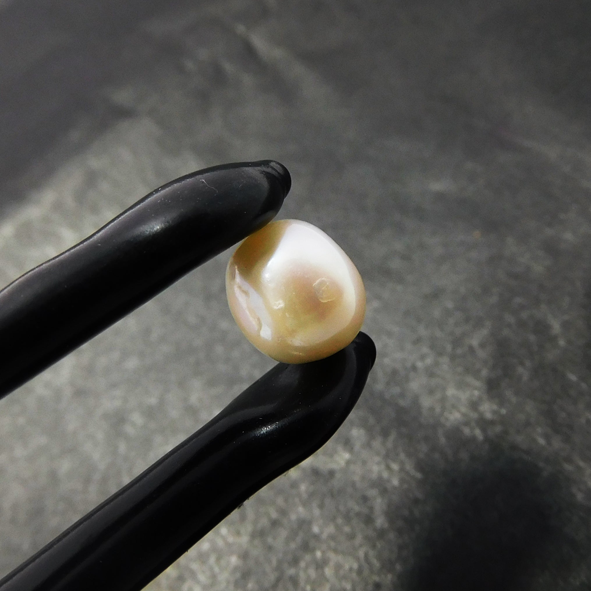 Amazing Pearl For Earrings 3.80 Carat Round Cut Natural Akoya White Pearl Form Indonesia | Grab For It | Excellent Offer