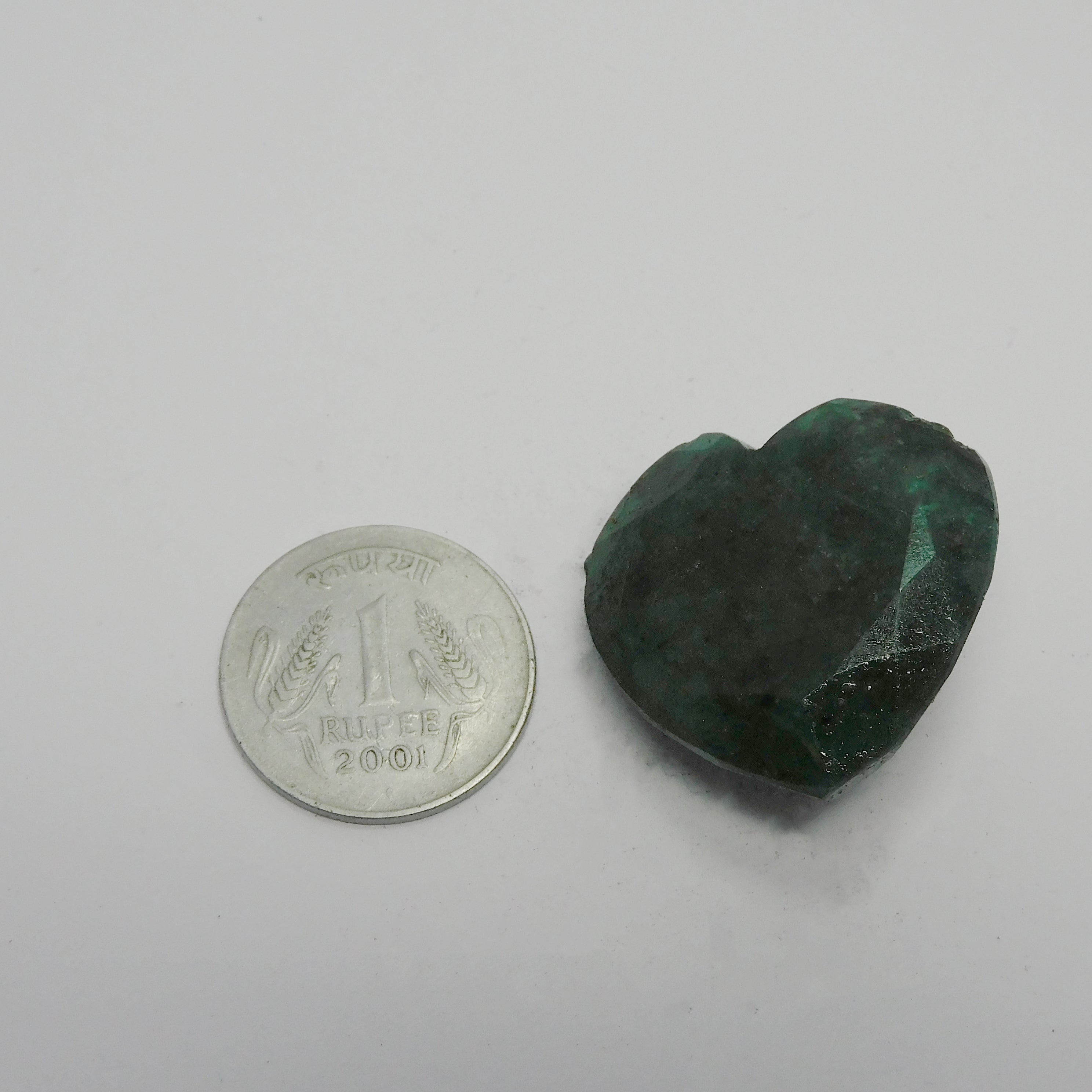 Big Size Emerald Green Certified Heart Cut 108.20 Carat Natural Emerald Green Loose Gemstone