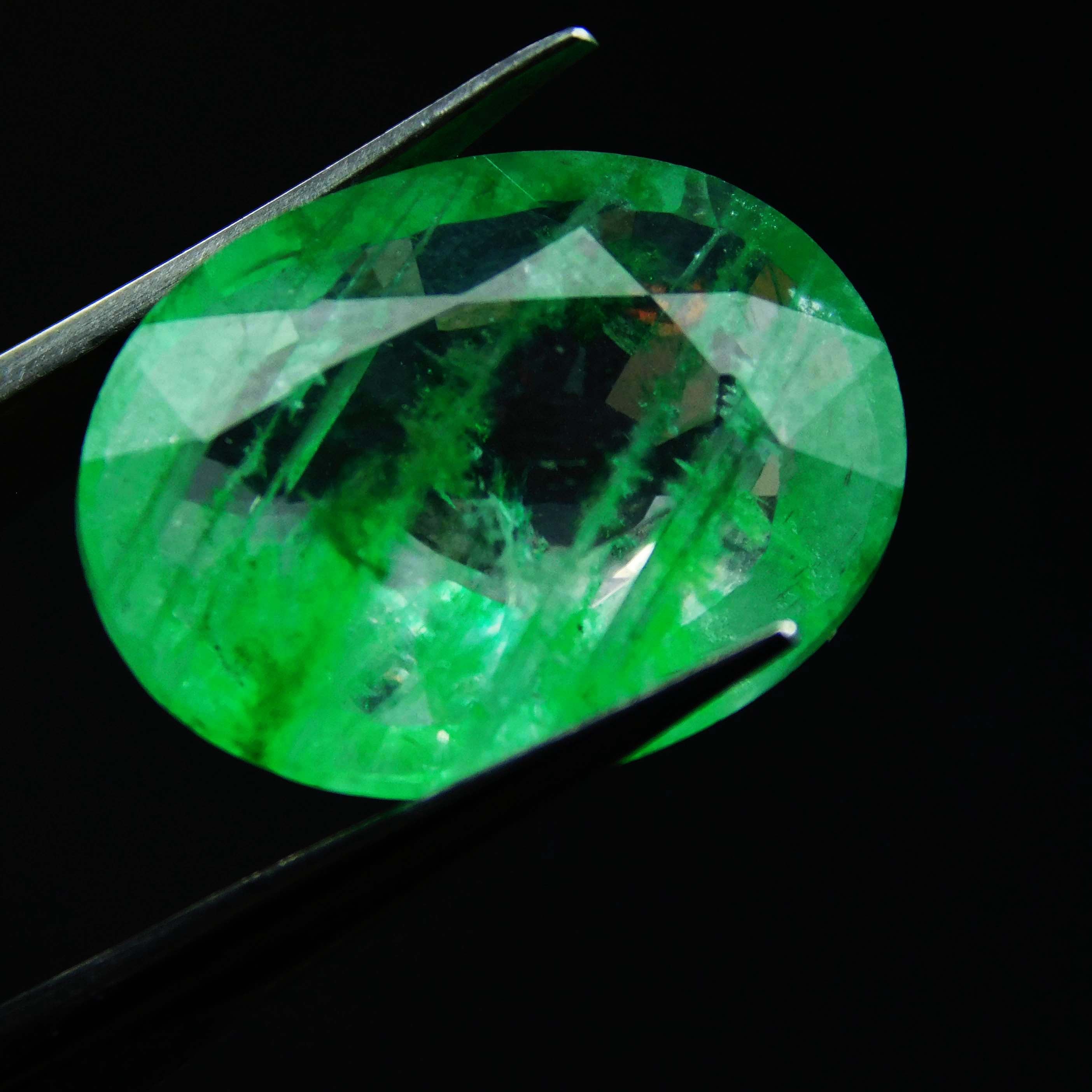 Excellent Cut Loose Gemstone 7 Carat CERTIFIED Oval Cut Natural Green Emerald