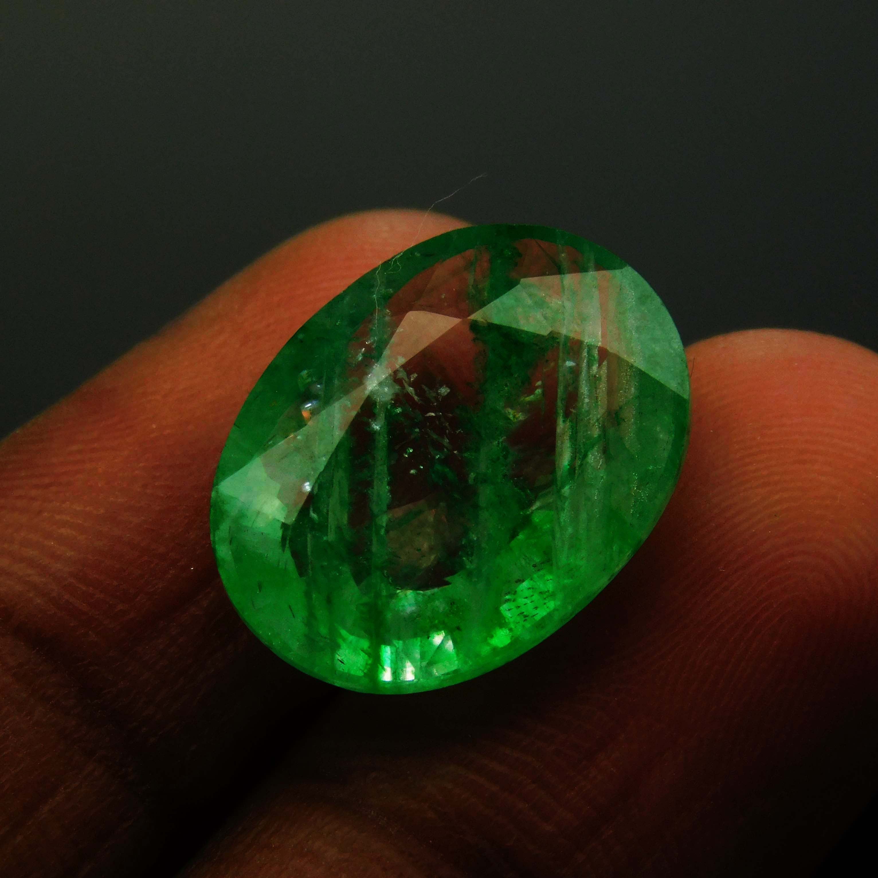 Excellent Cut Loose Gemstone 7 Carat CERTIFIED Oval Cut Natural Green Emerald