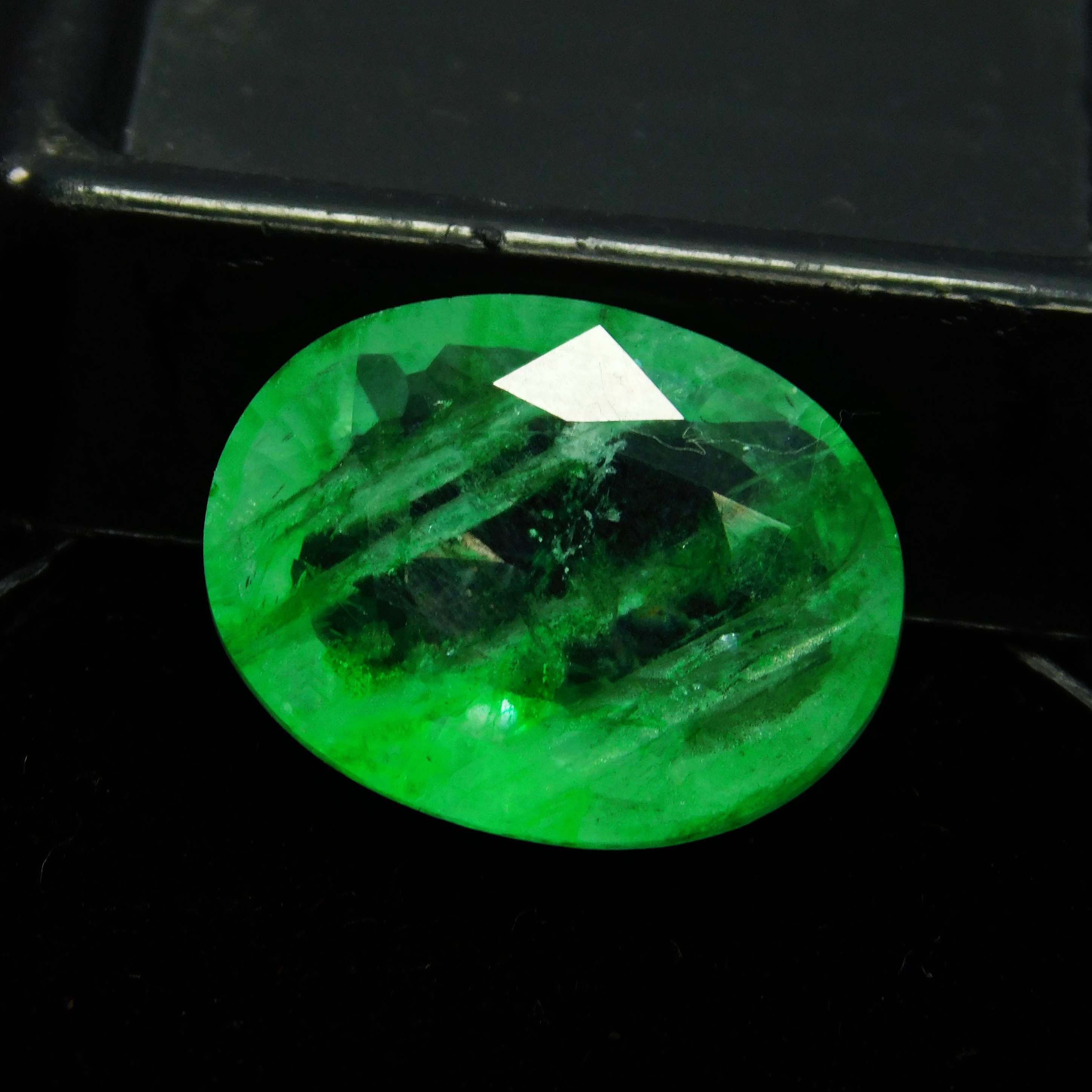 Excellent Cut Loose Gemstone 7 Carat CERTIFIED Oval Cut Natural Green Emerald