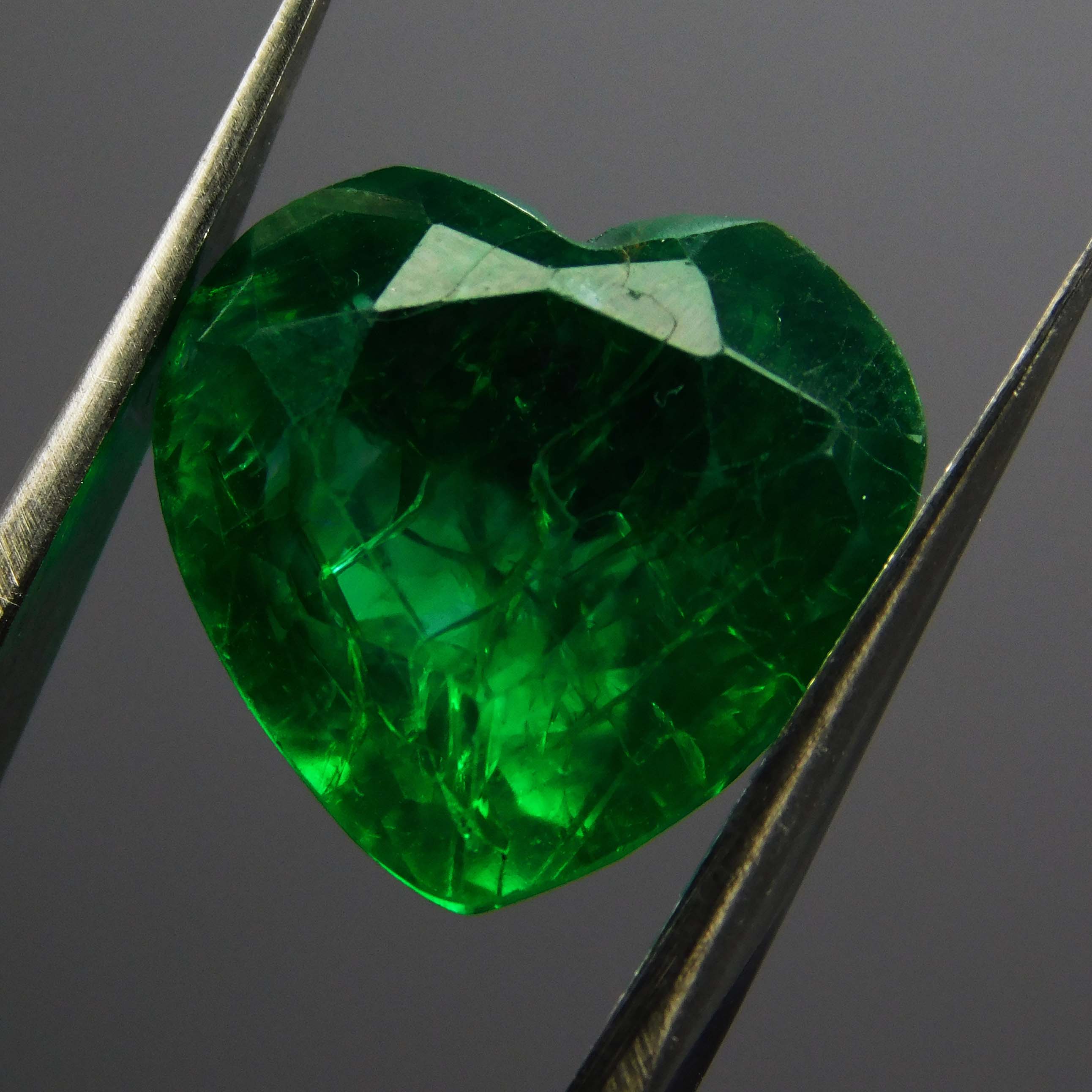 10 Carat Loose Gemstone CERTIFIED Natural Green Colombian Emerald Heart Cut