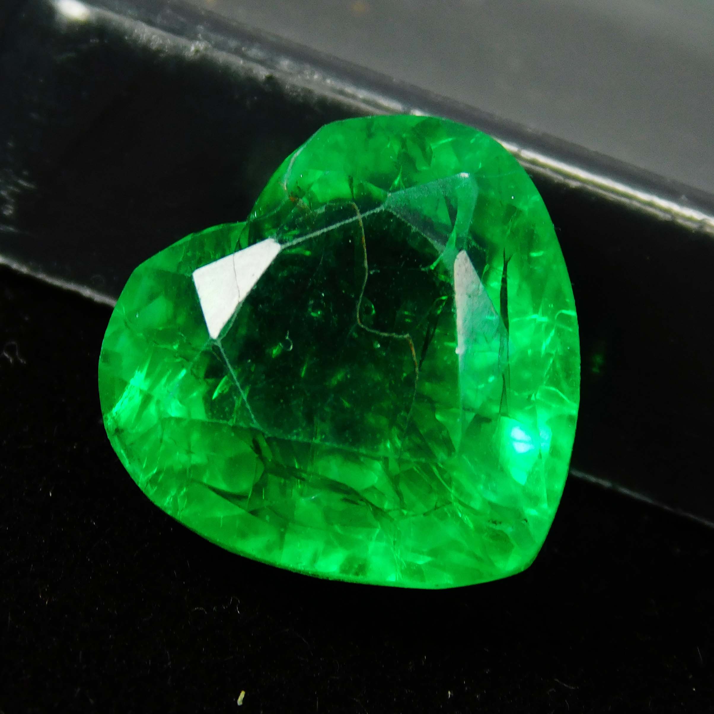 Heart Cut CERTIFIED 10 Ct Natural  Green Colombian Emerald Loose Gemstone