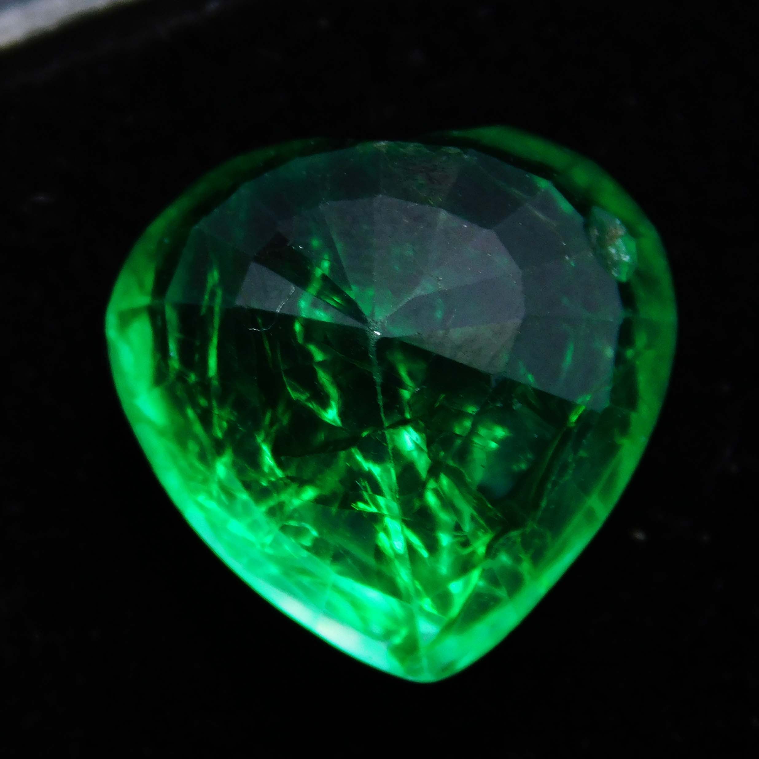 Heart Cut CERTIFIED 10 Ct Natural  Green Colombian Emerald Loose Gemstone