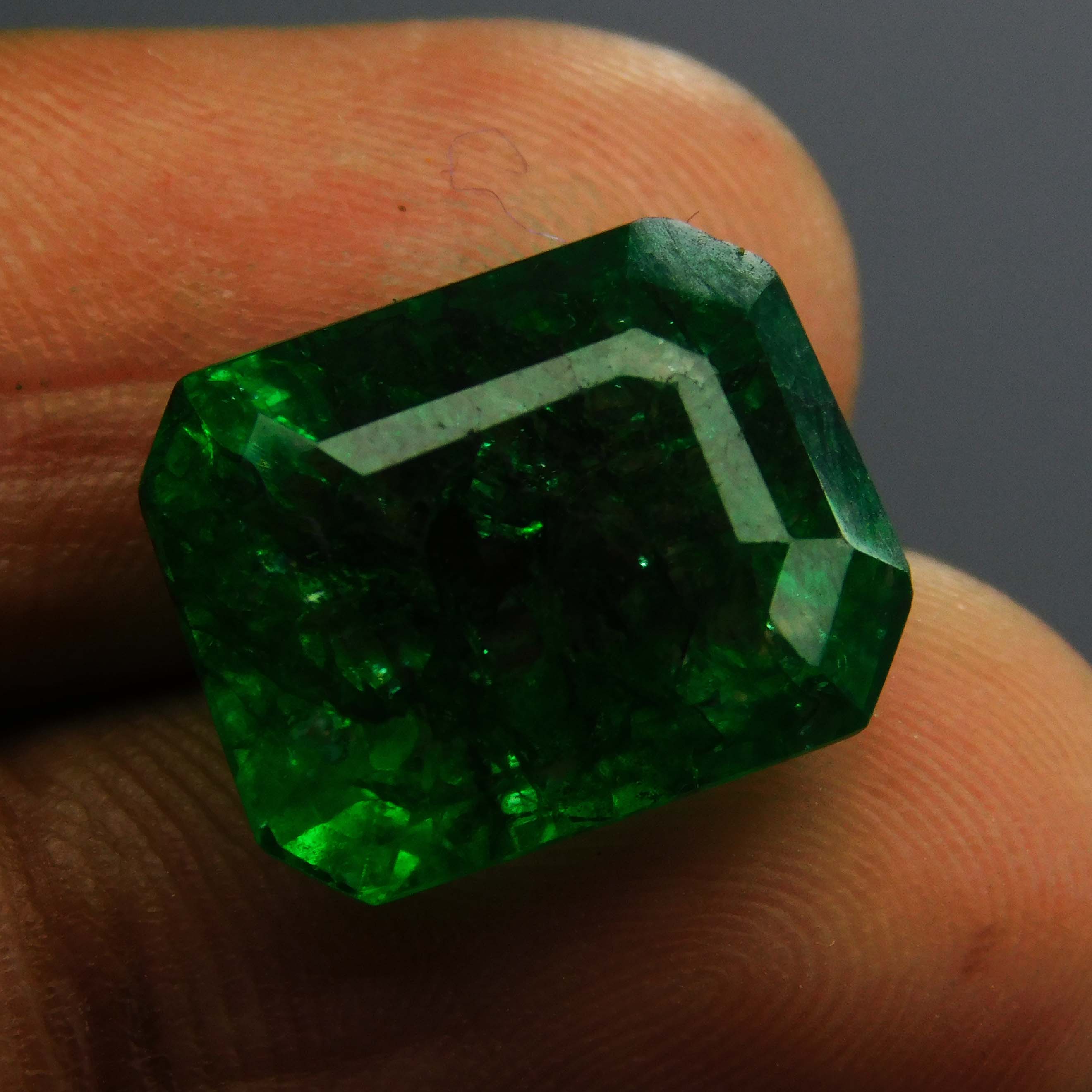 CERTIFIED Emerald Cut 9 Carat Natural Emerald Green Colombian Loose Gemstone