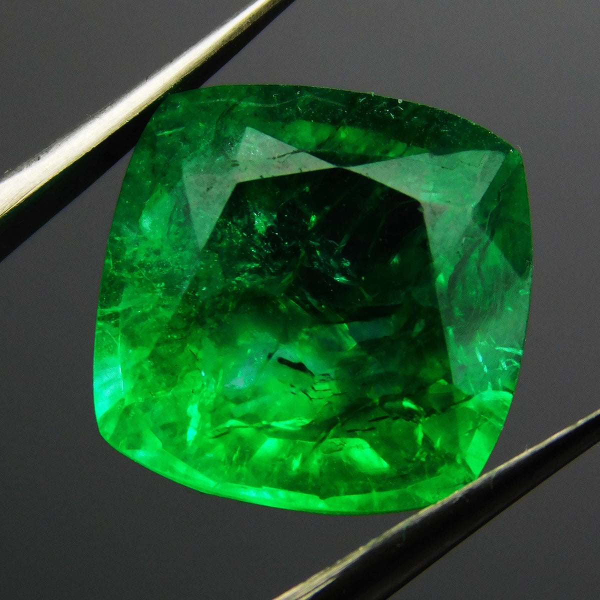 Square Cushion Cut CERTIFIED 10 Carat Natural Green Emerald Loose Gemstone