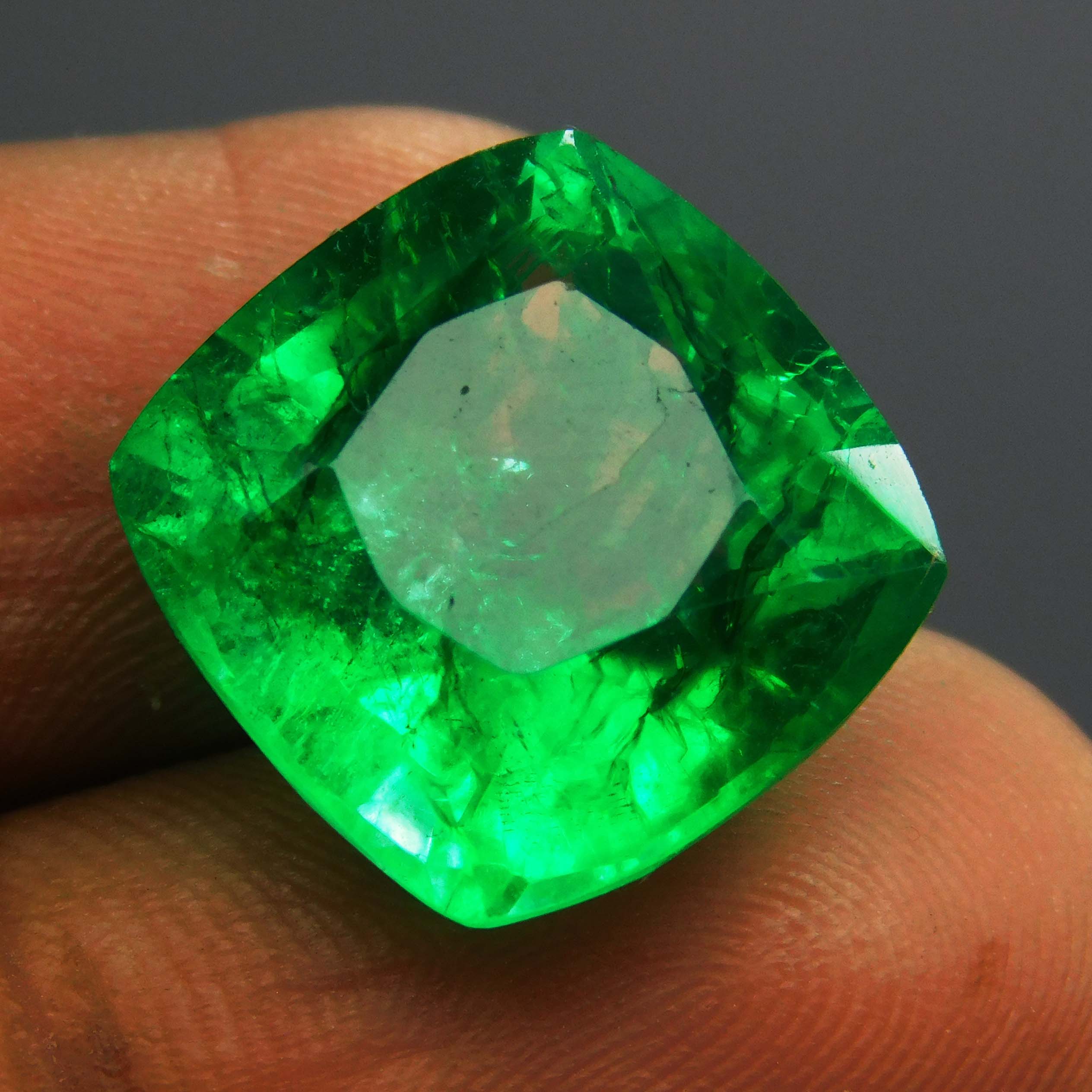 Square Cushion Cut CERTIFIED 10 Carat Natural Green Emerald Loose Gemstone