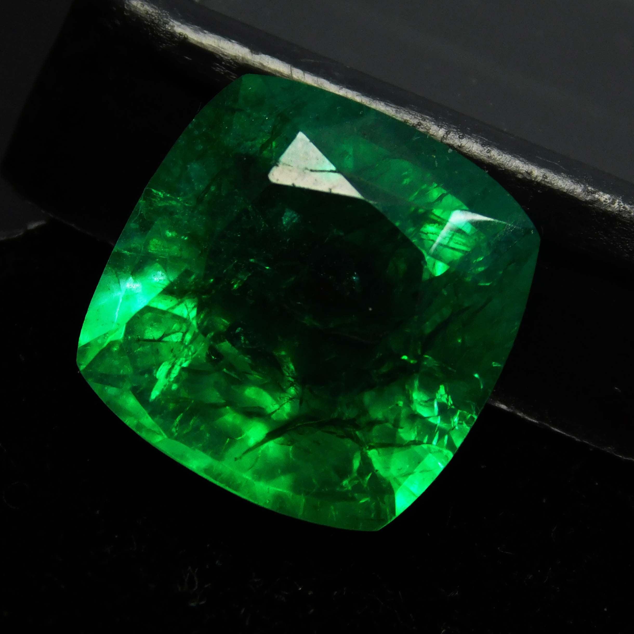 Square Cushion Cut CERTIFIED 10 Carat Natural Green Emerald Loose Gemstone