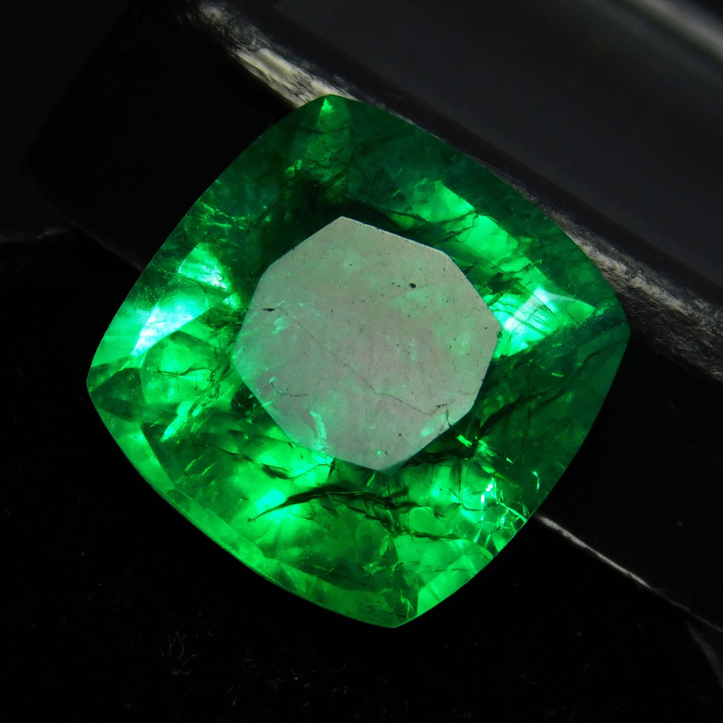 Square Cushion Cut CERTIFIED 10 Carat Natural Green Emerald Loose Gemstone