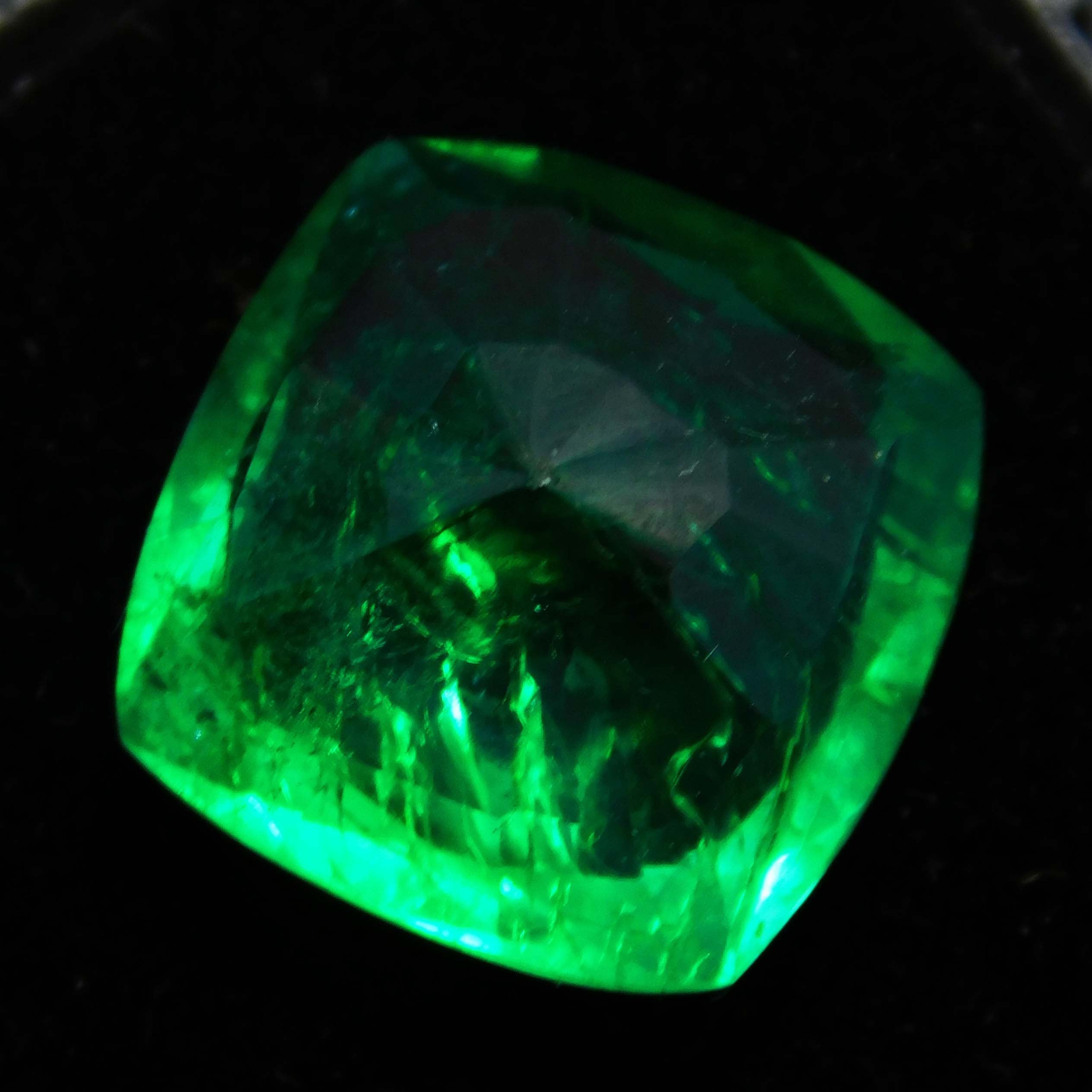 Green Emerald CERTIFIED 10 Carat Natural Square Cushion Cut Loose Gemstone